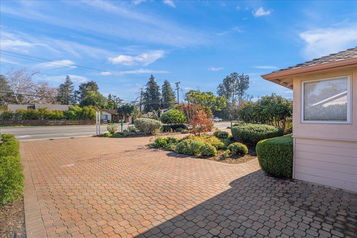 1975 Meridian Avenue
