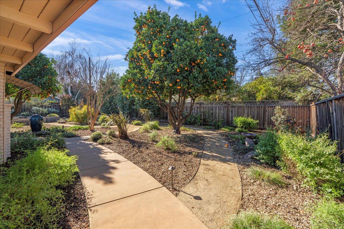 1975 Meridian Avenue