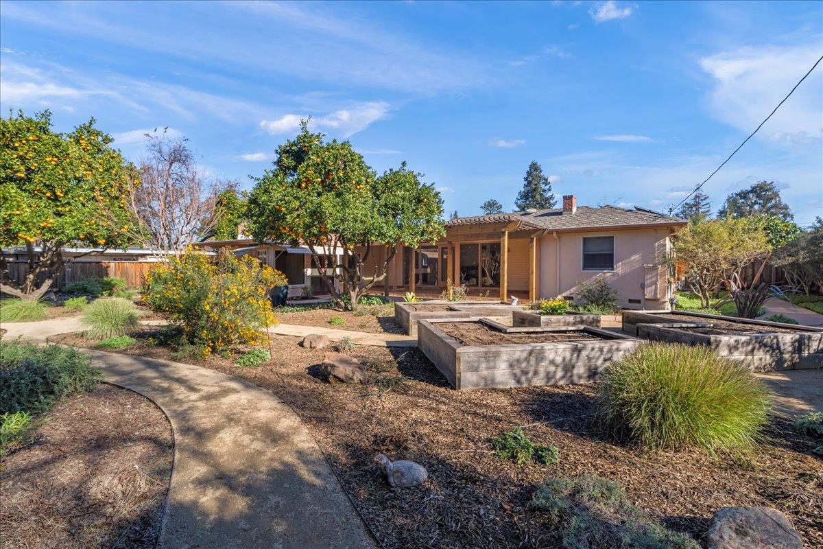 1975 Meridian Avenue