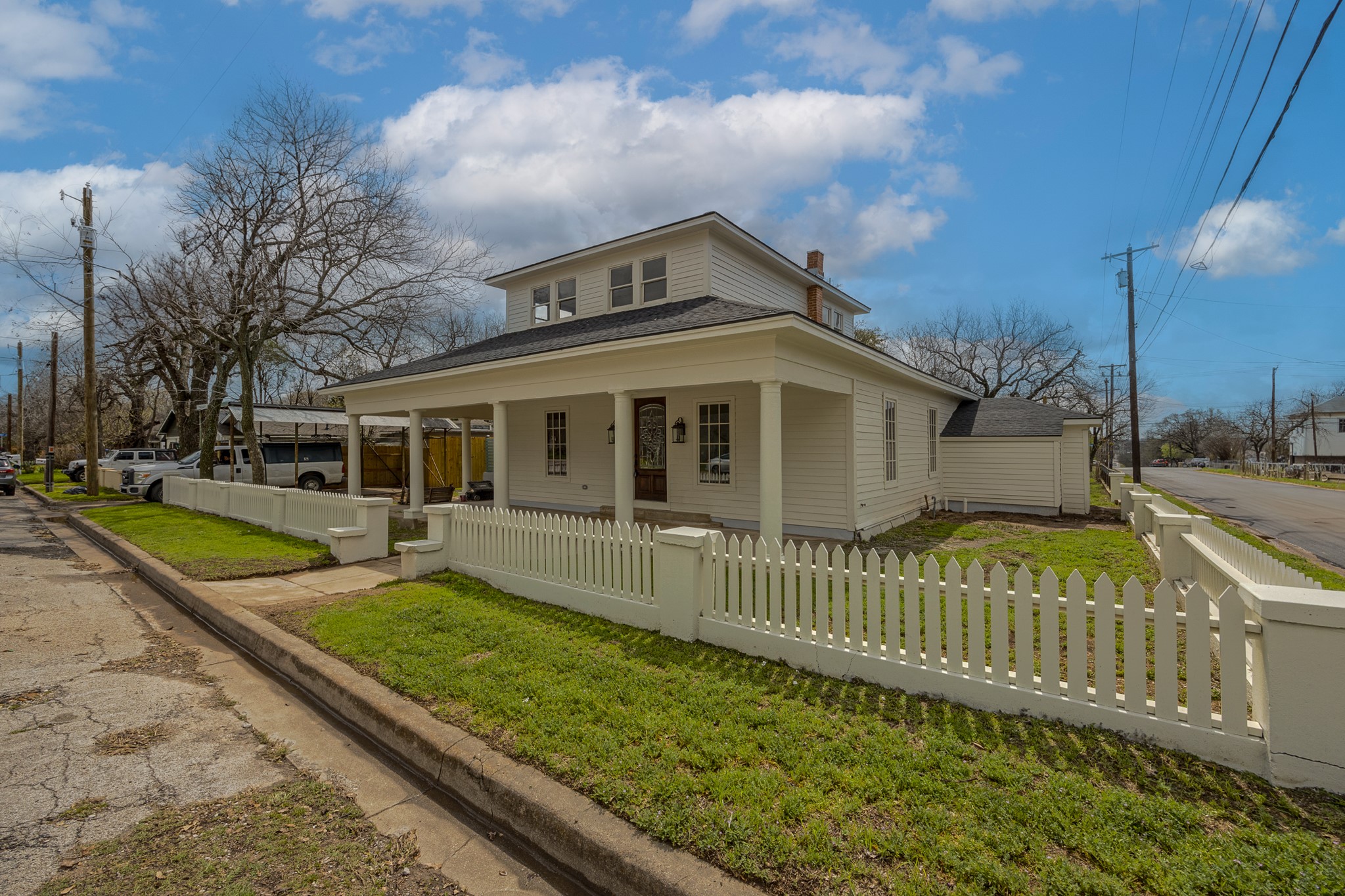 202 Throckmorton