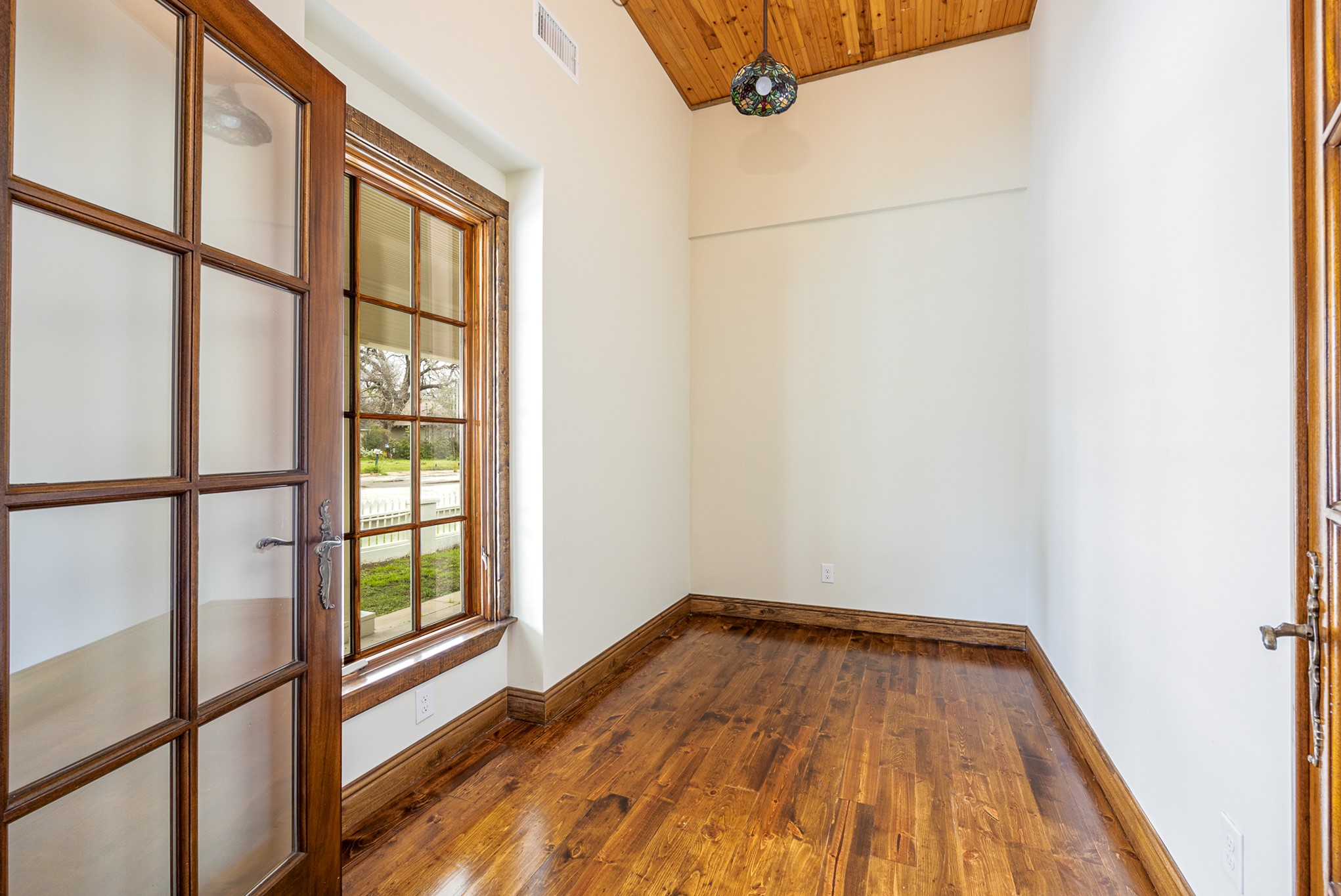202 Throckmorton