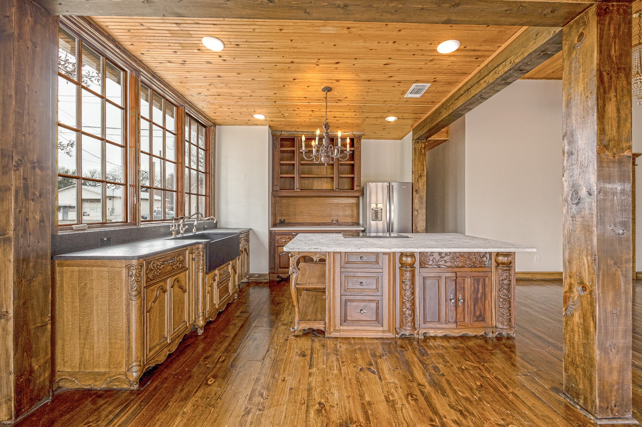 202 Throckmorton