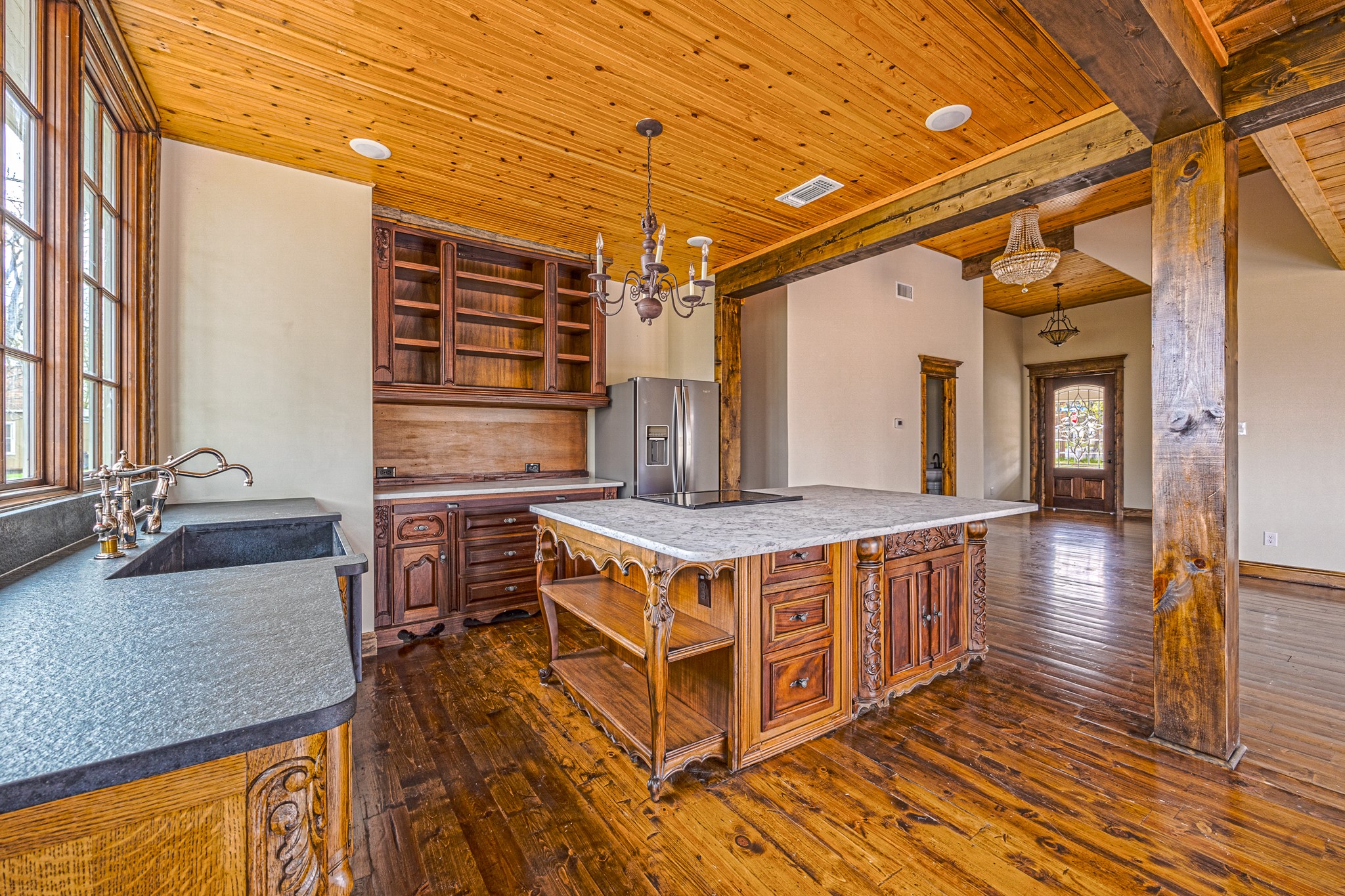 202 Throckmorton
