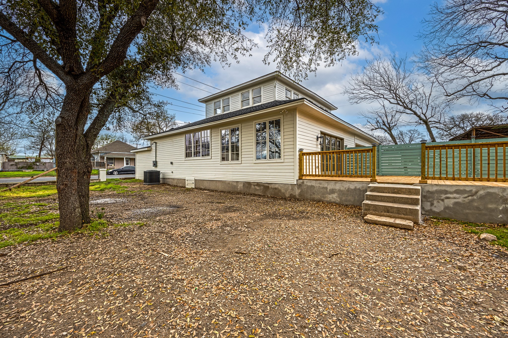 202 Throckmorton