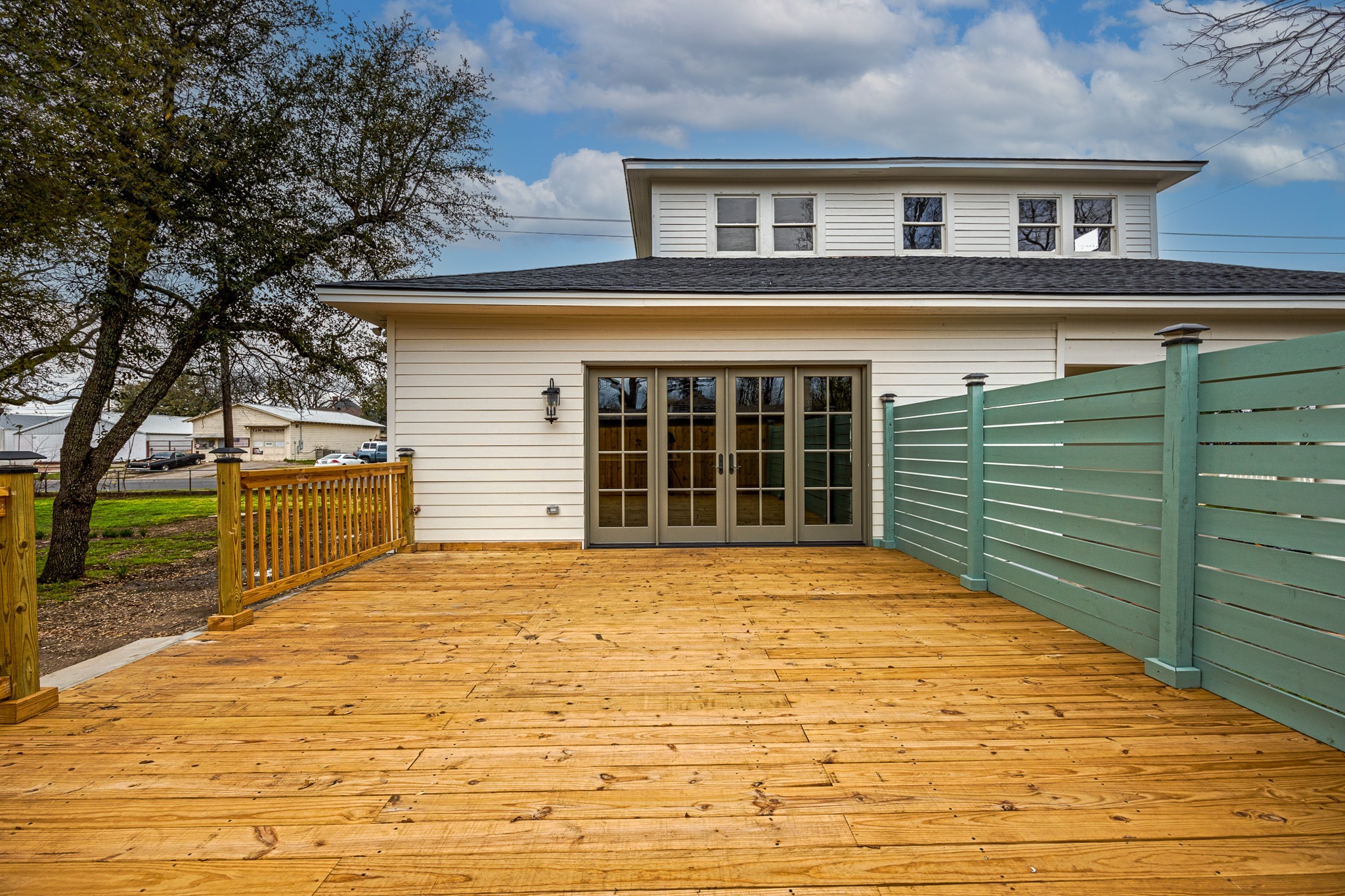 202 Throckmorton