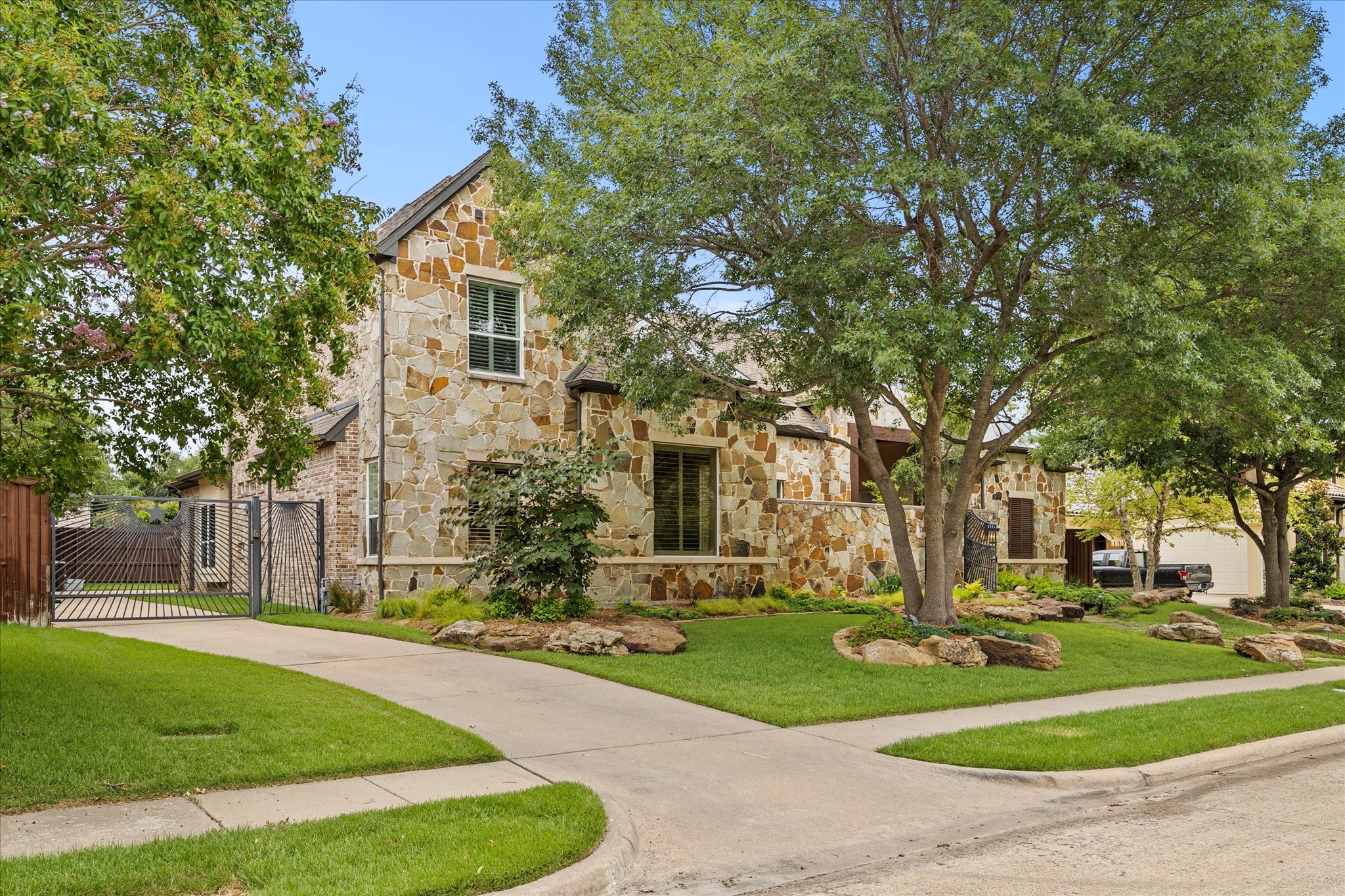 3204 Glenhurst Court