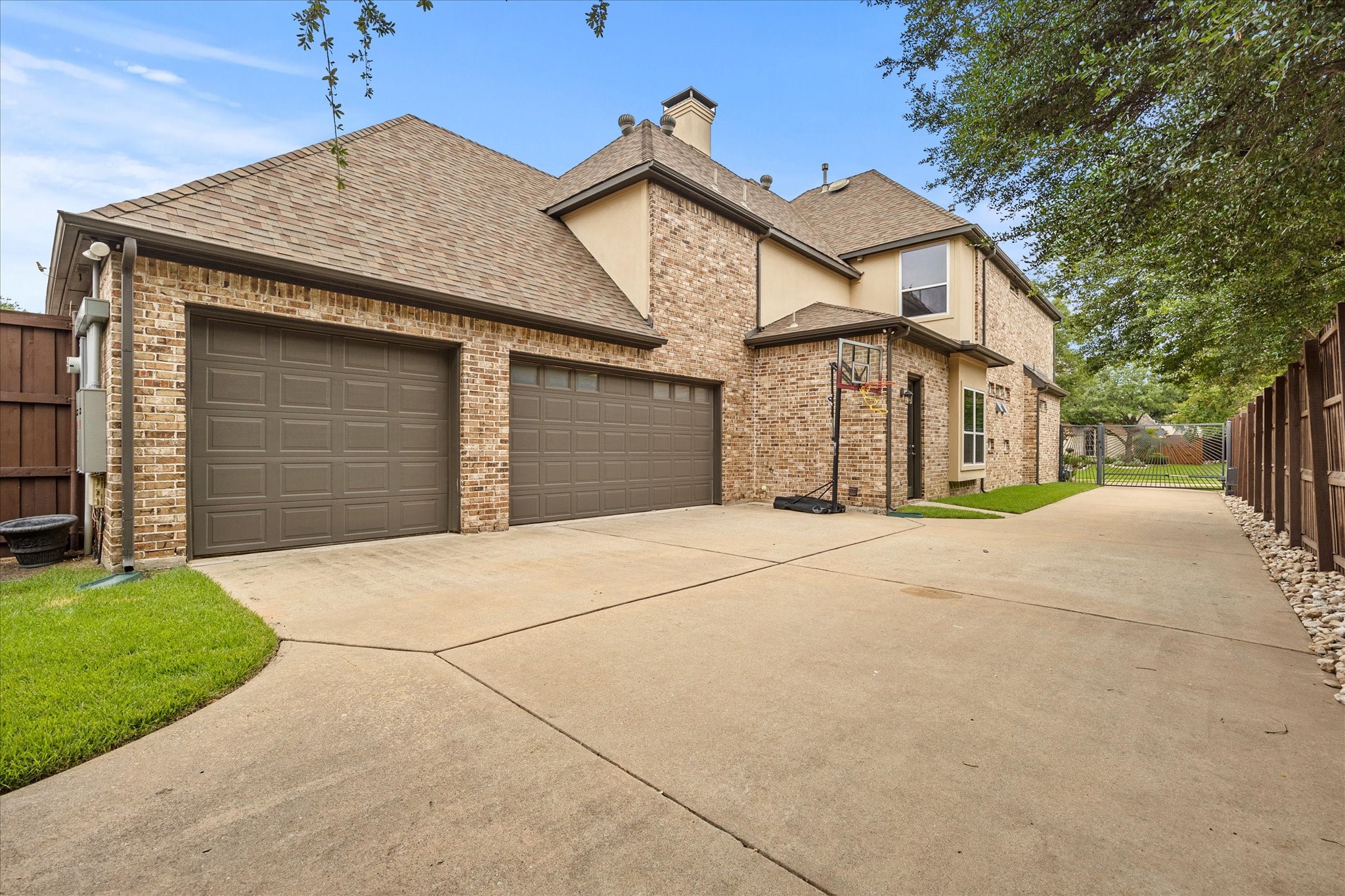 3204 Glenhurst Court