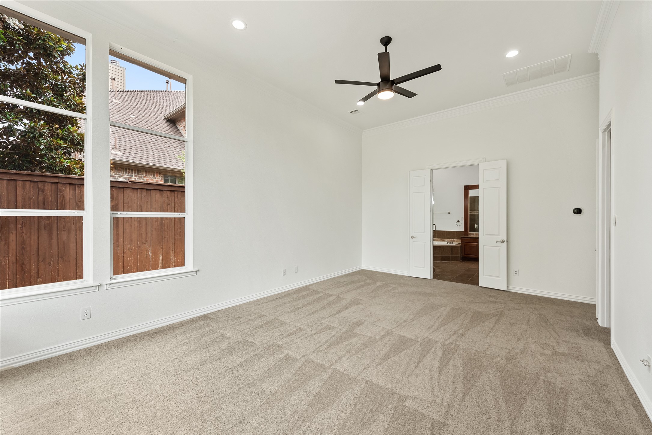 6405 Shorehaven Court