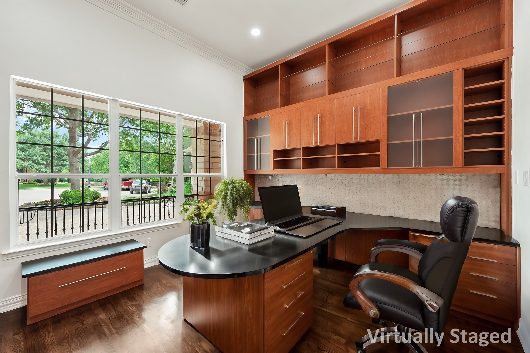 6405 Shorehaven Court