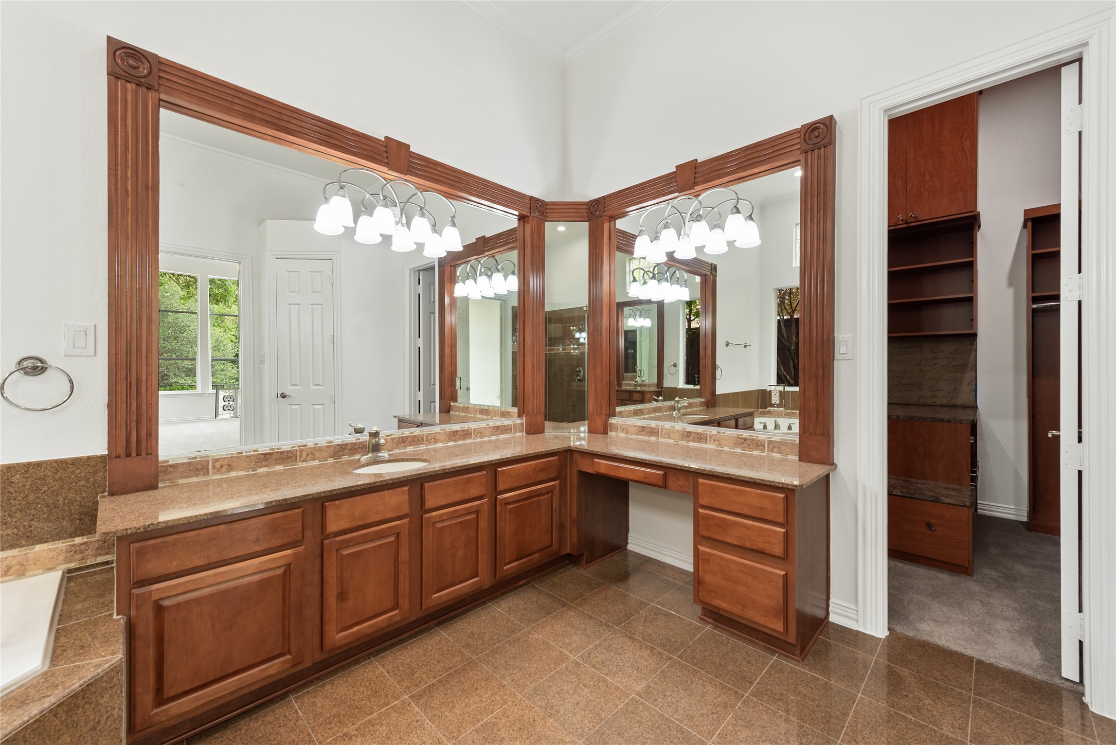 6405 Shorehaven Court