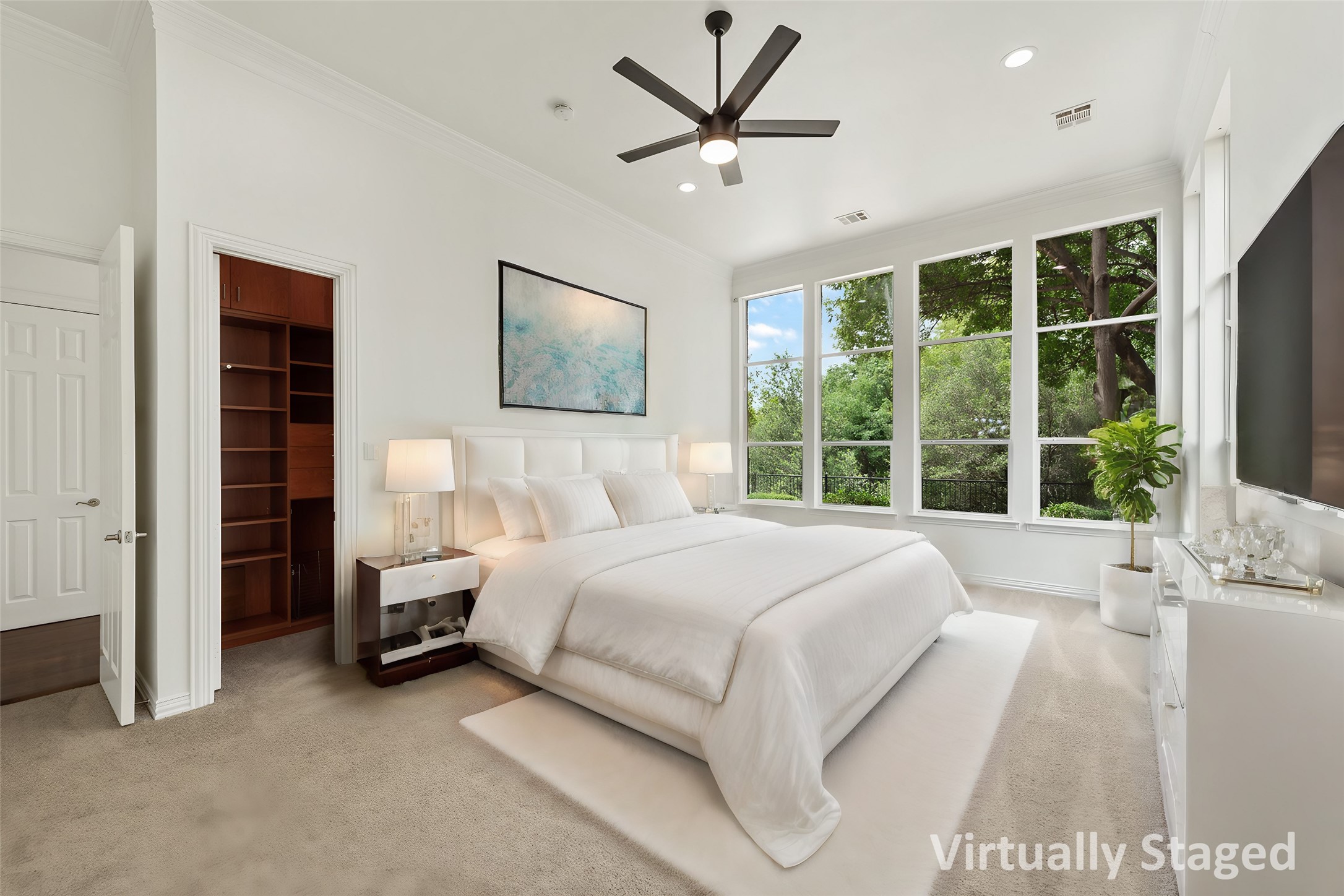 6405 Shorehaven Court