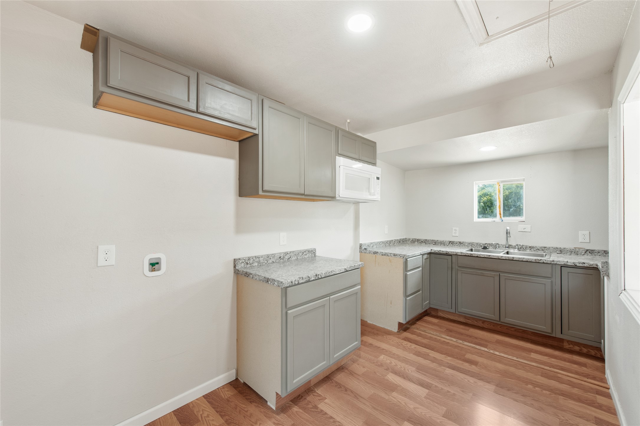 13336 Farm Market 718