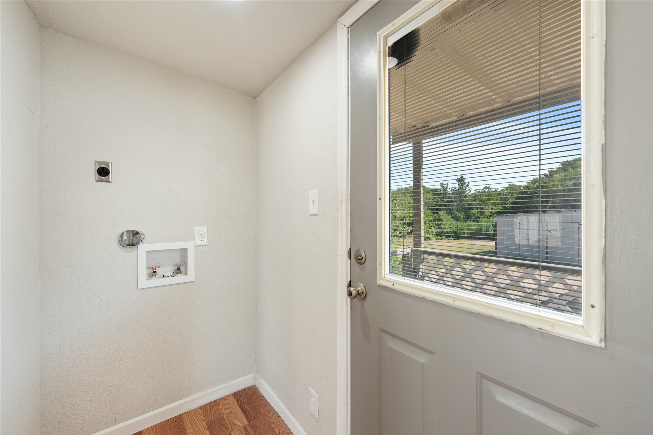 13336 Farm Market 718