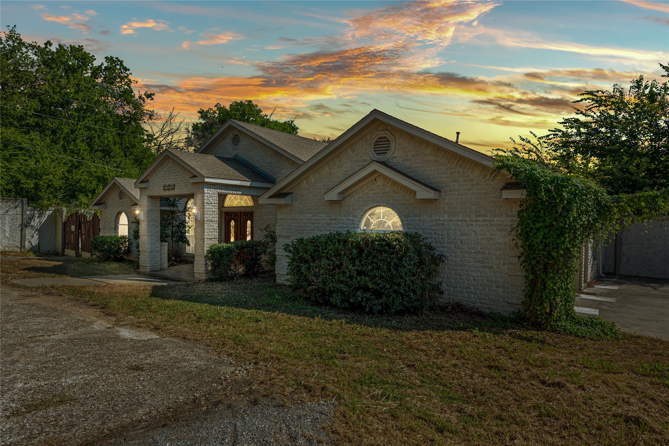 13336 Farm Market 718