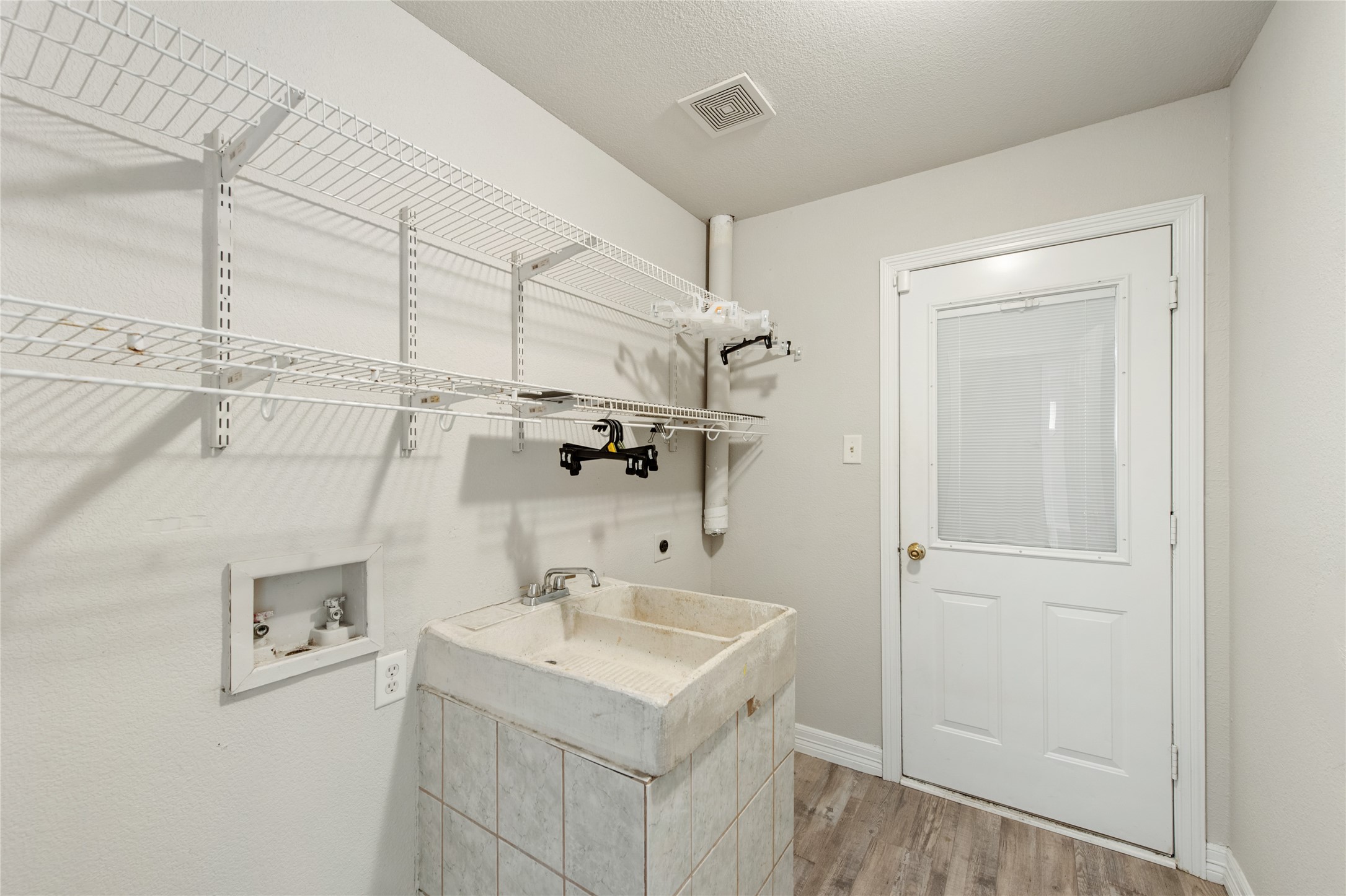 13336 Farm Market 718