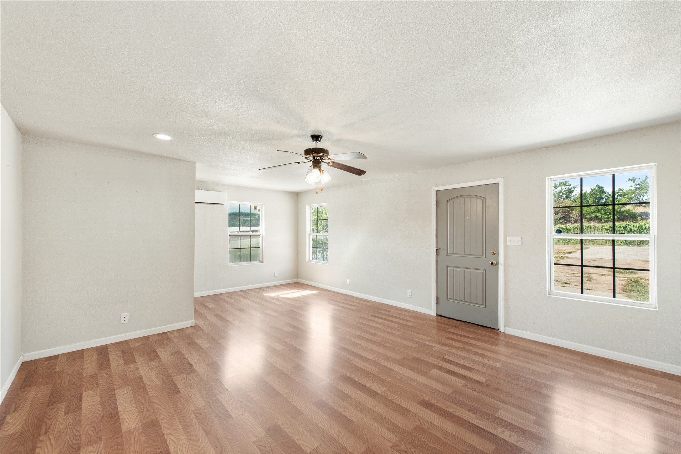 13336 Farm Market 718