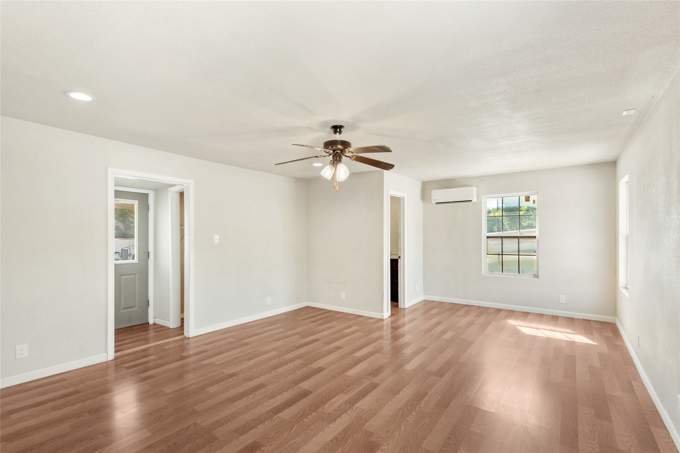 13336 Farm Market 718