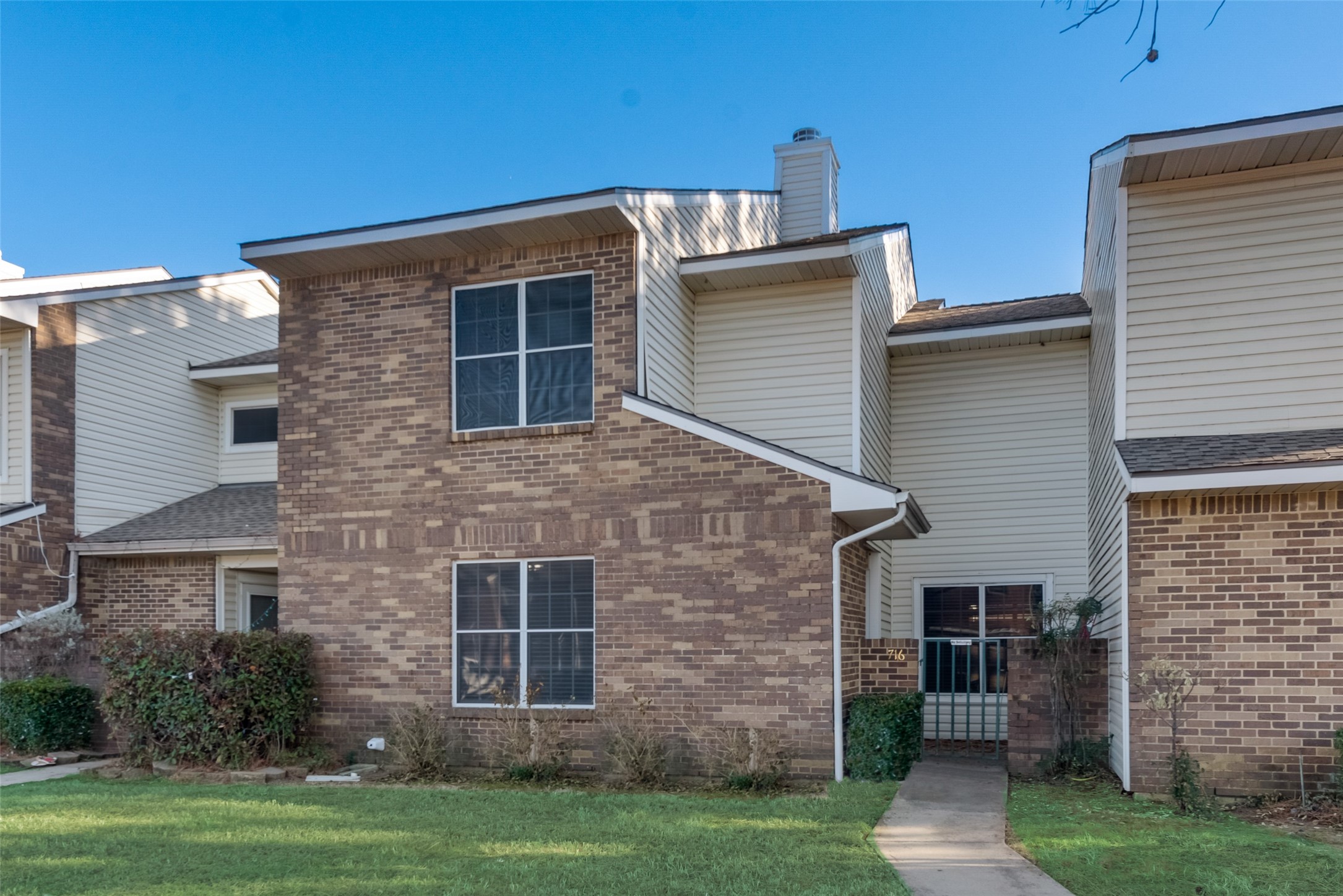 716 Woodbend Drive