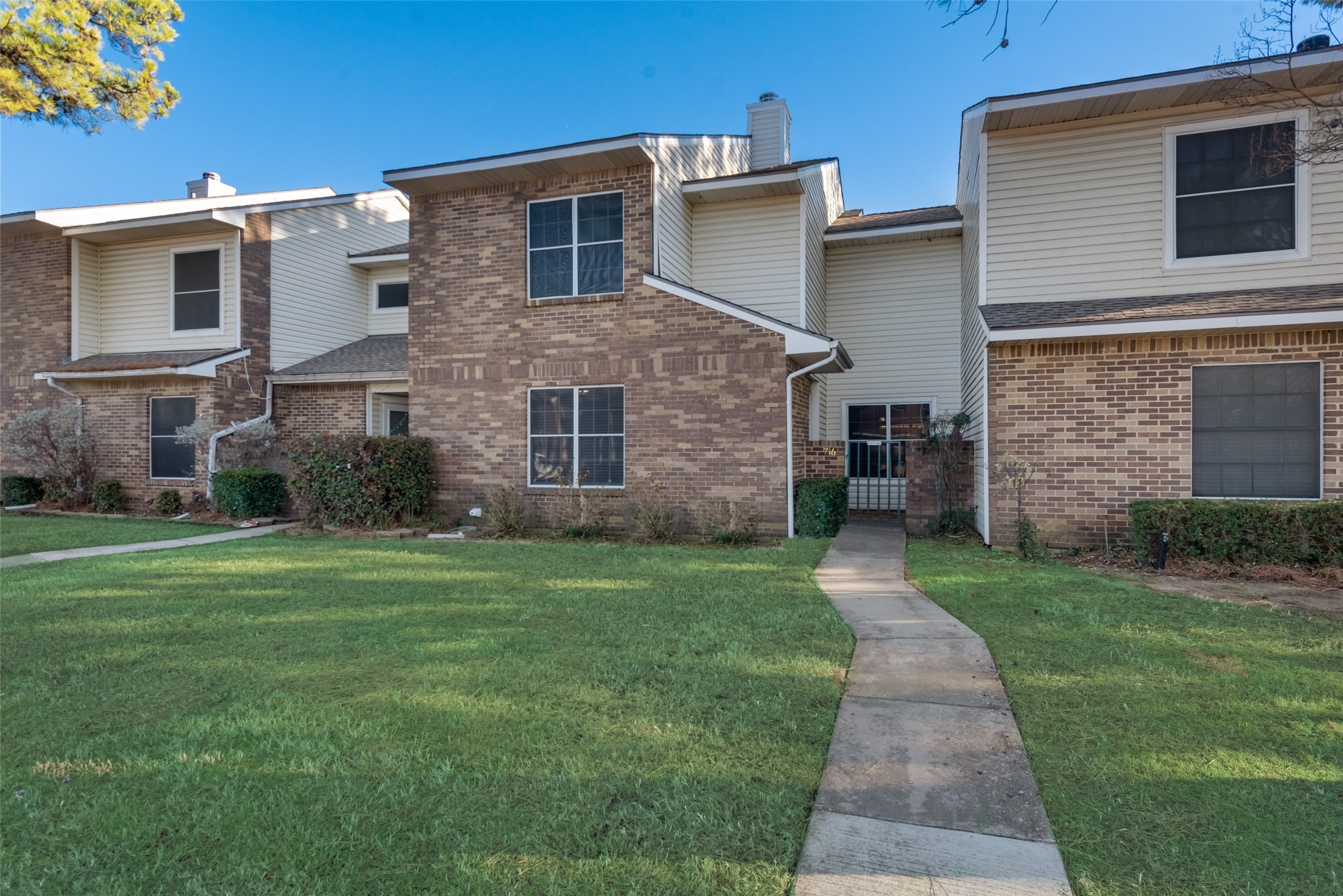 716 Woodbend Drive