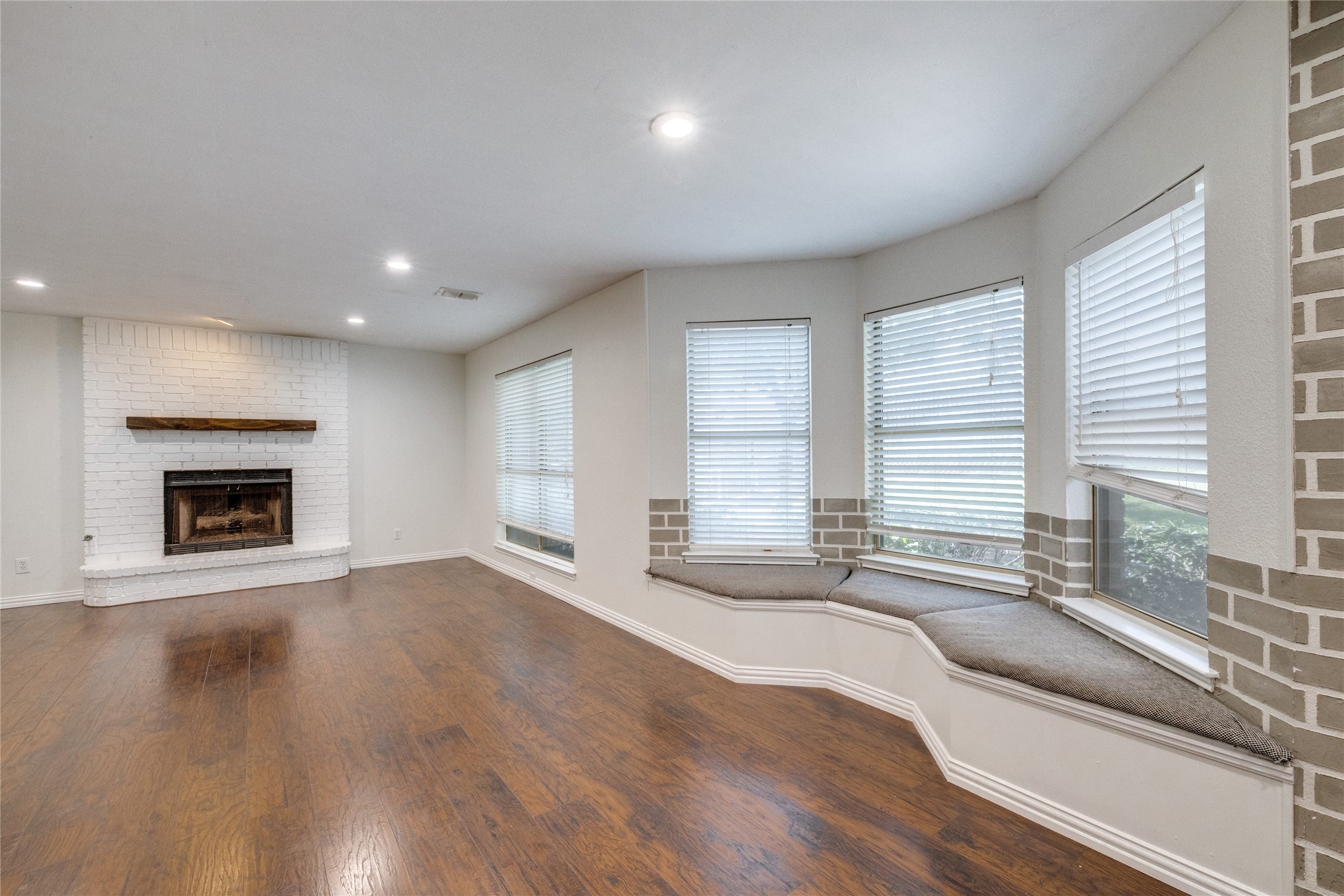 1925 Perry Drive