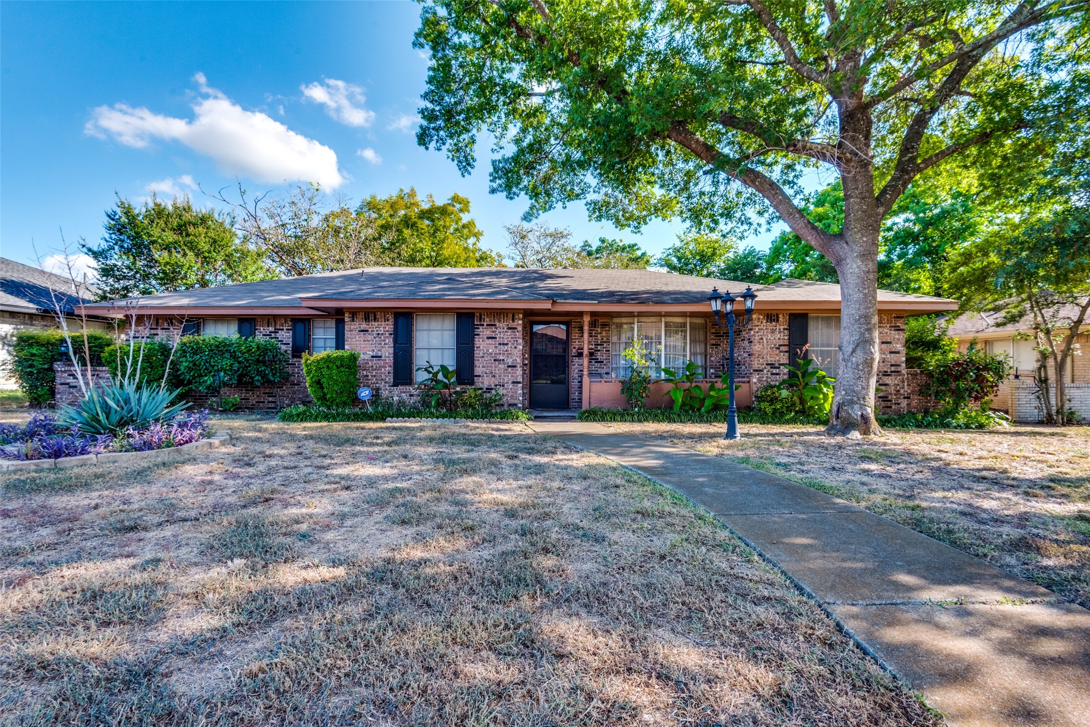 948 Briarcove Place