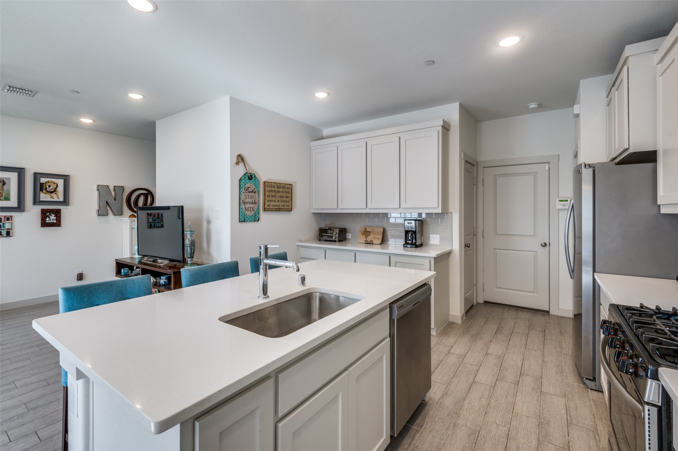 2728 Splendor Drive