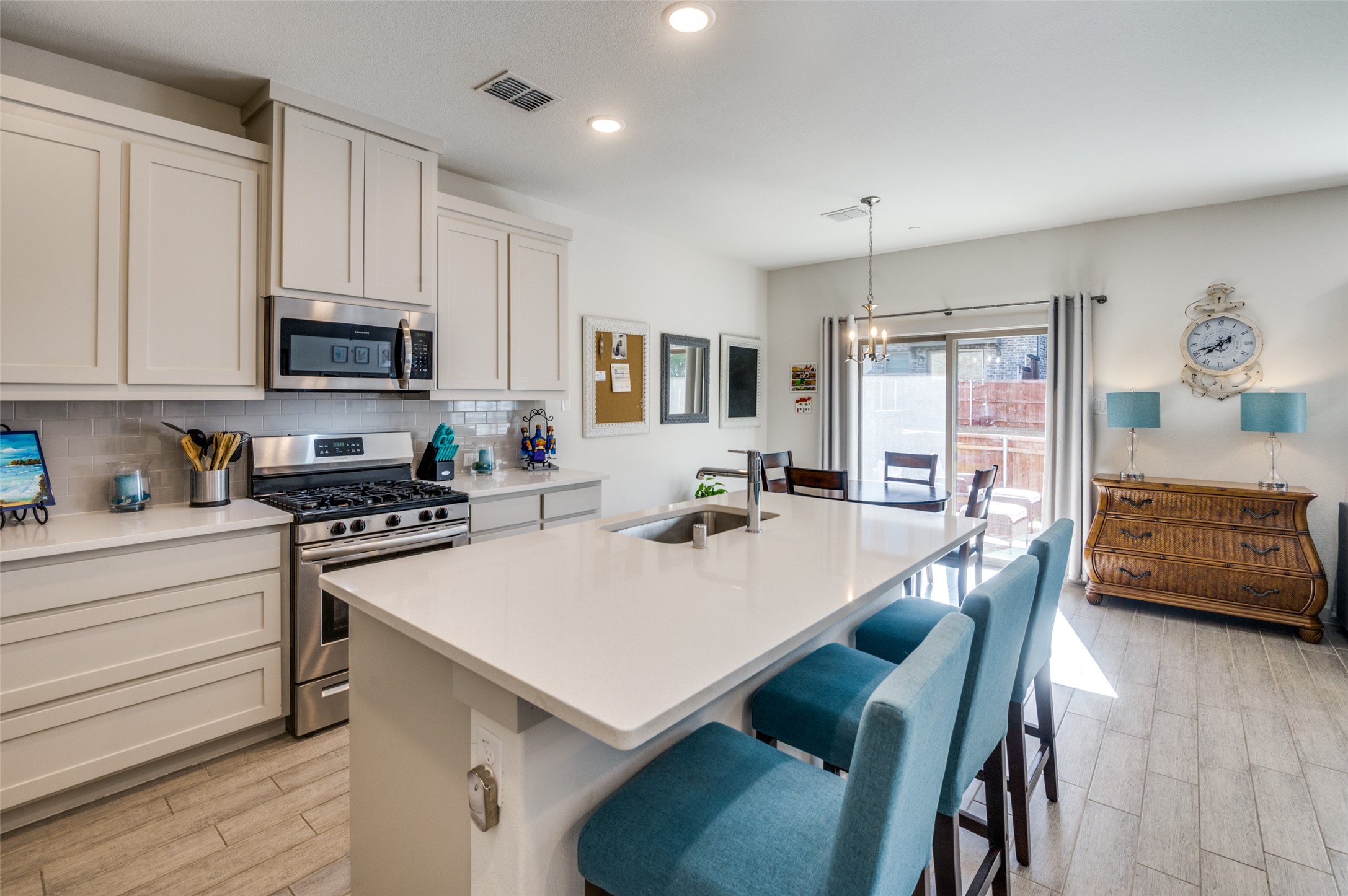 2728 Splendor Drive
