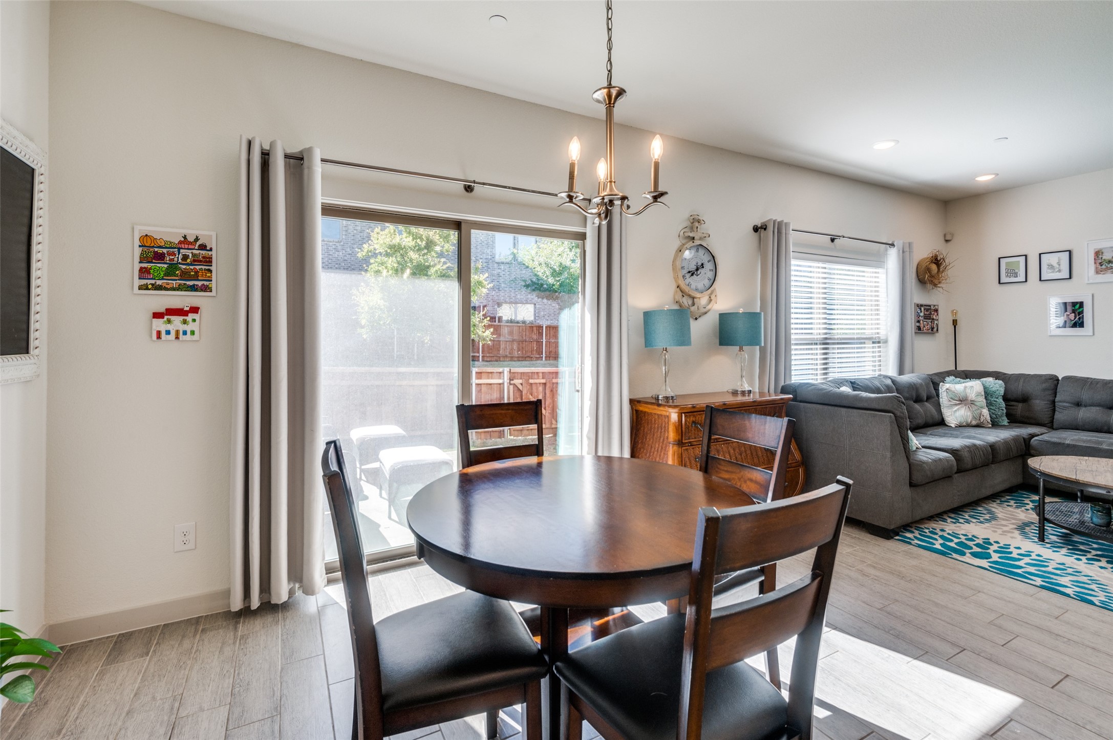 2728 Splendor Drive