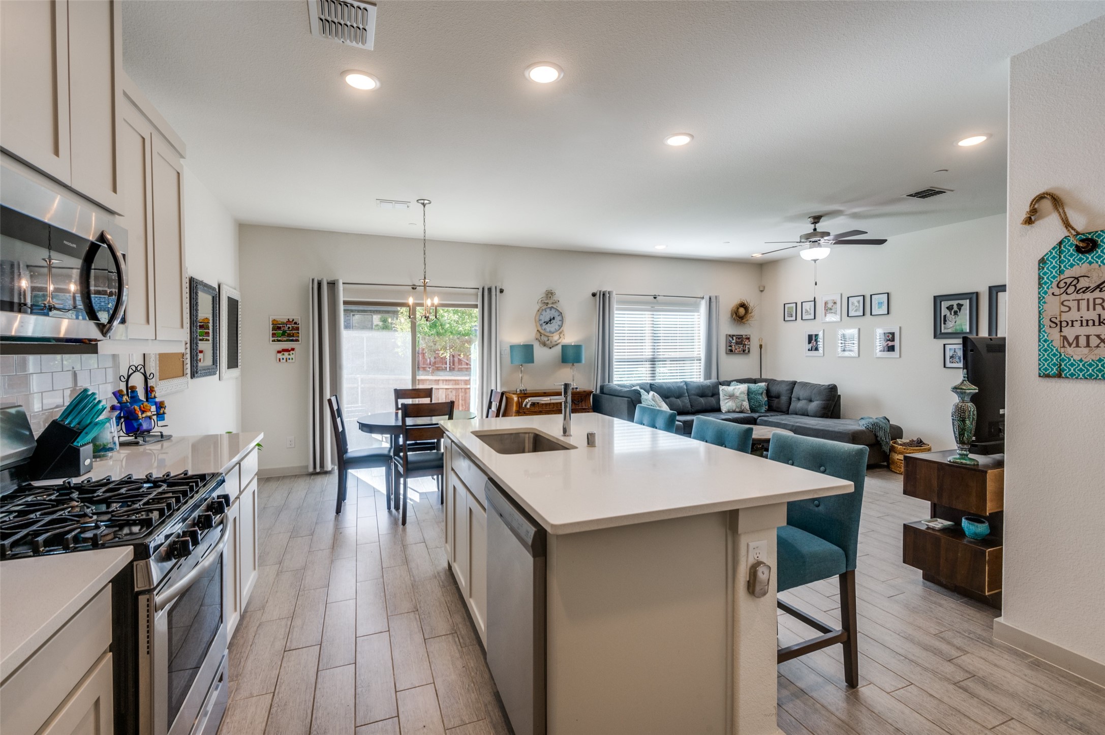 2728 Splendor Drive