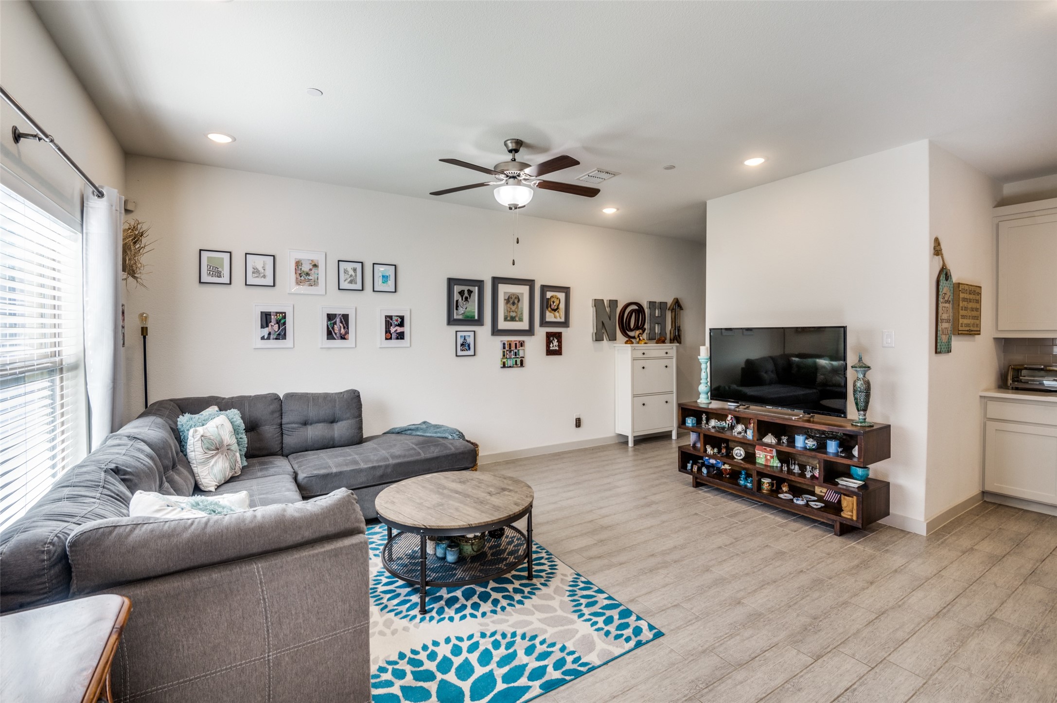 2728 Splendor Drive