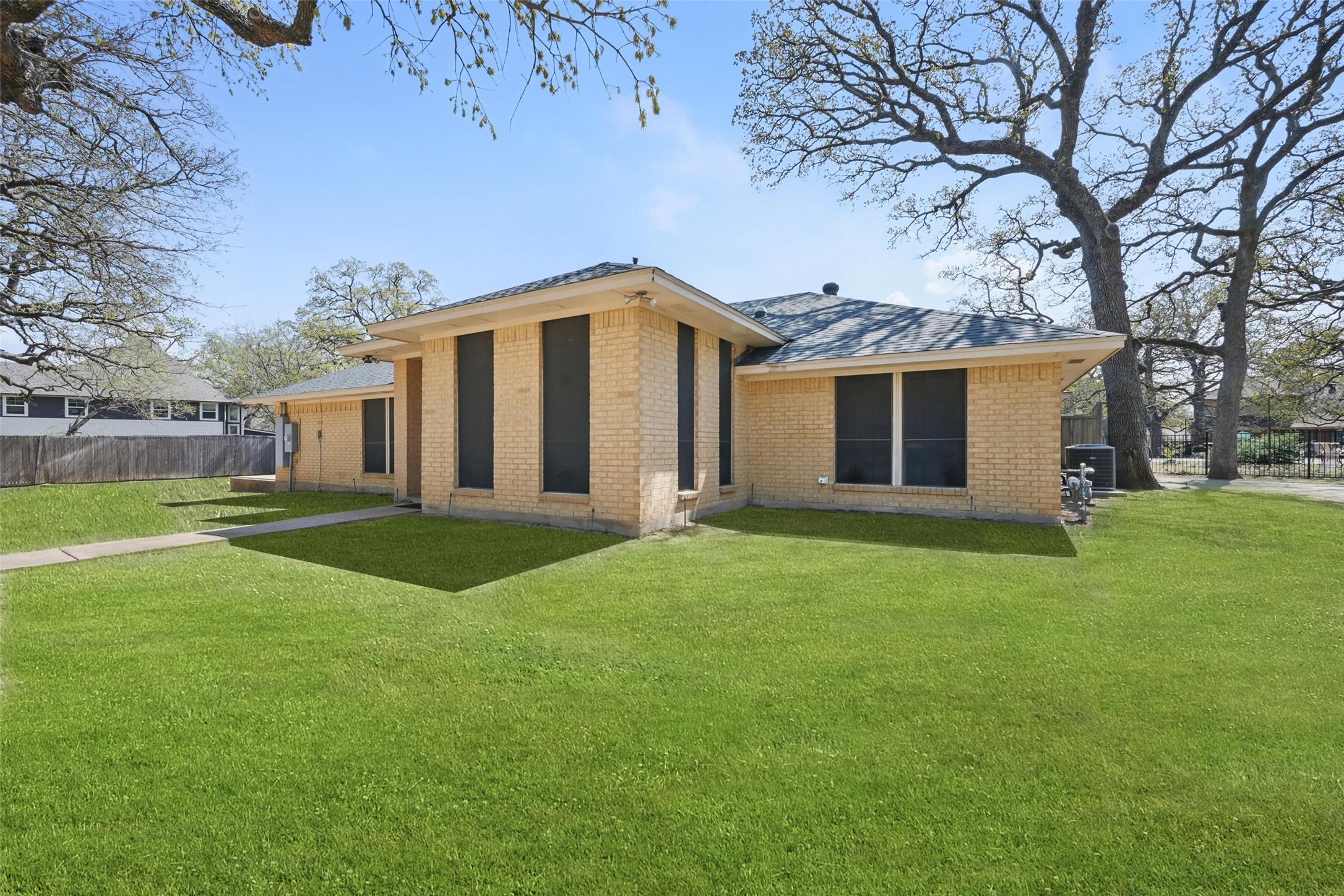 3620 Red Oak Drive