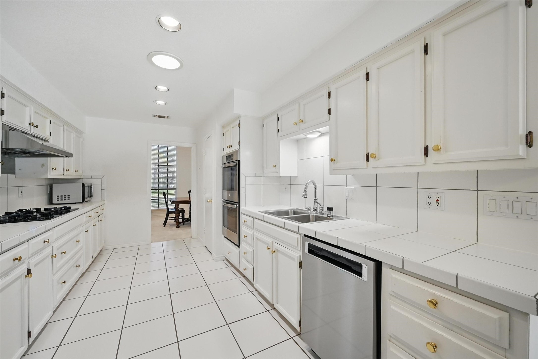 3620 Red Oak Drive