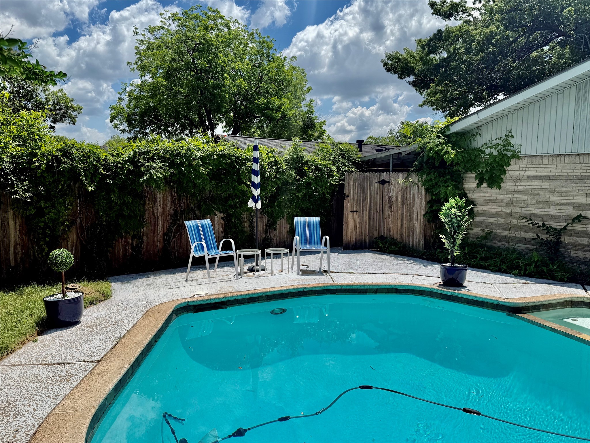 5413 Jerri Lane