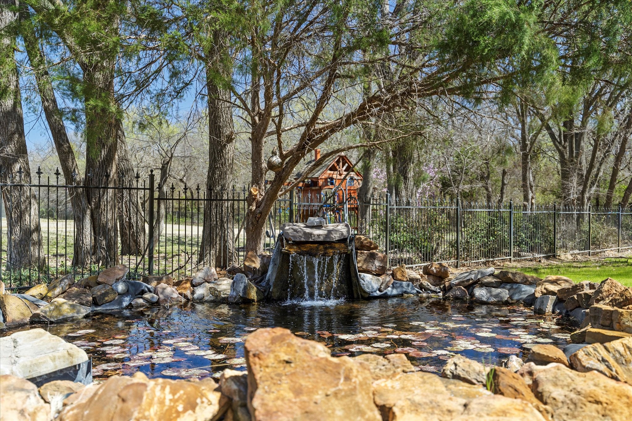 945 Deer Hollow Boulevard