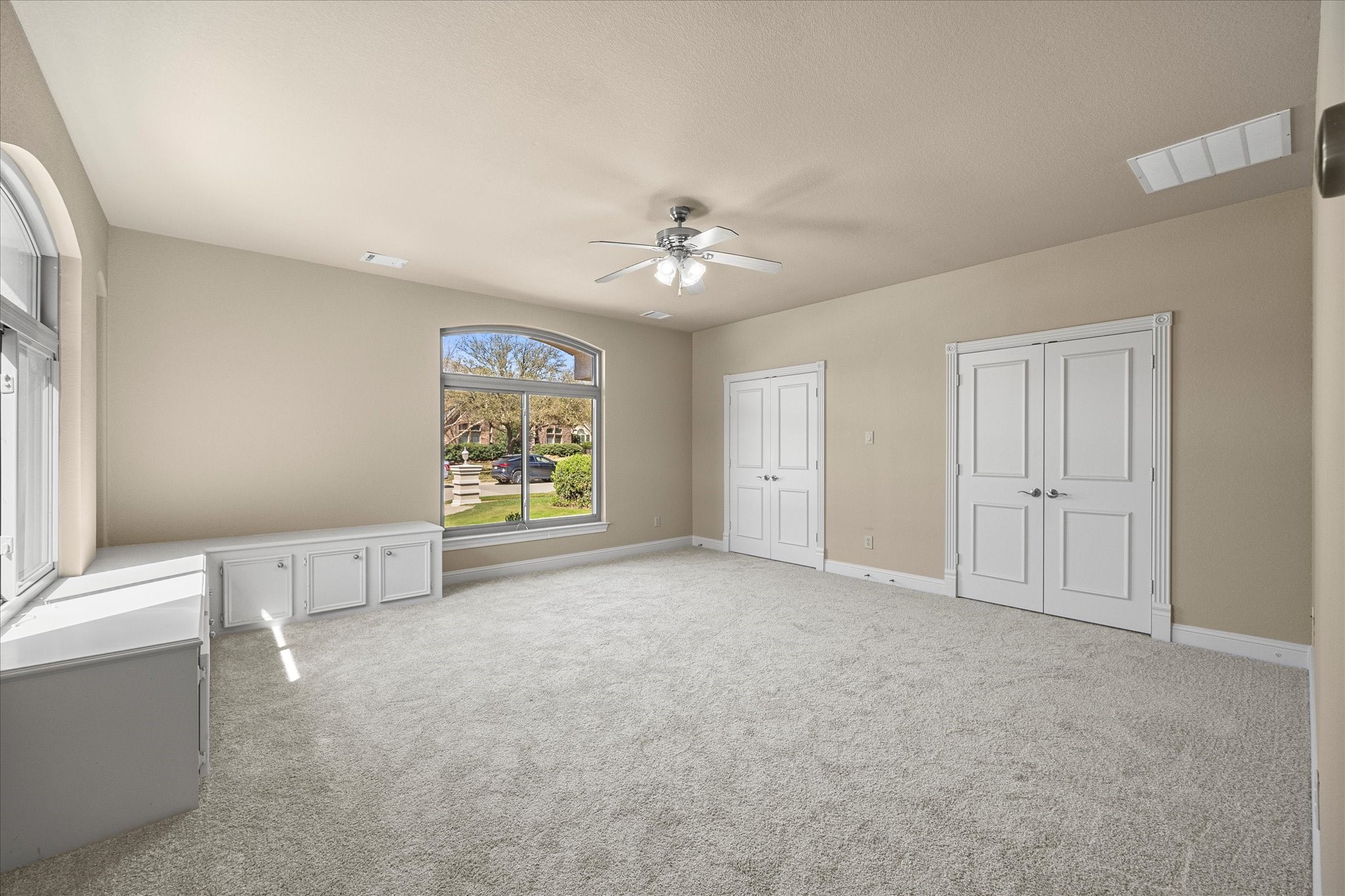 945 Deer Hollow Boulevard