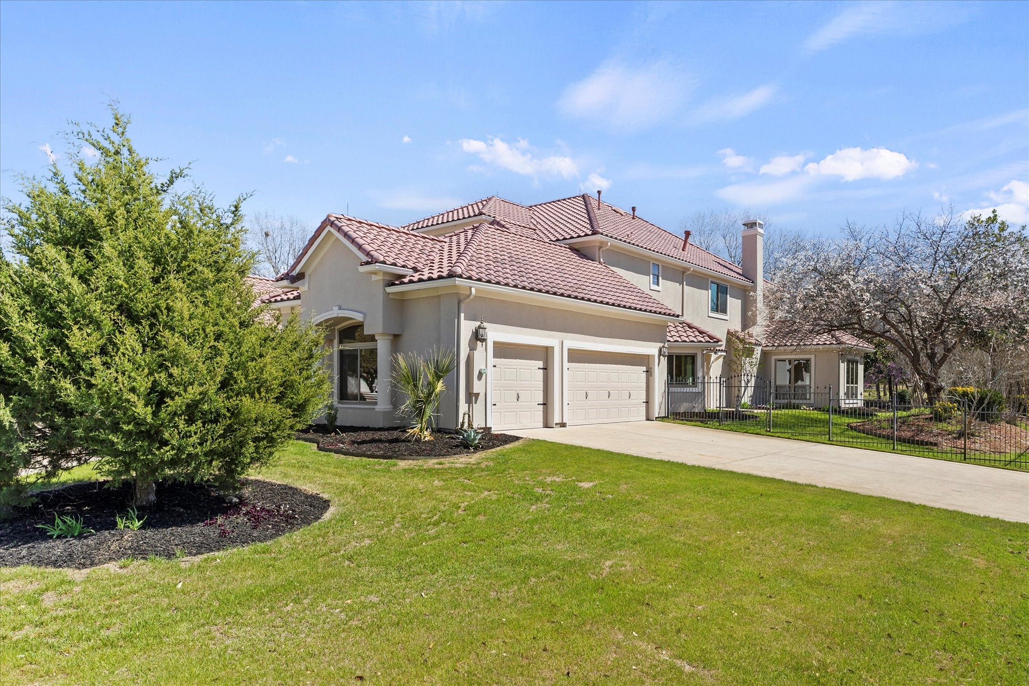945 Deer Hollow Boulevard