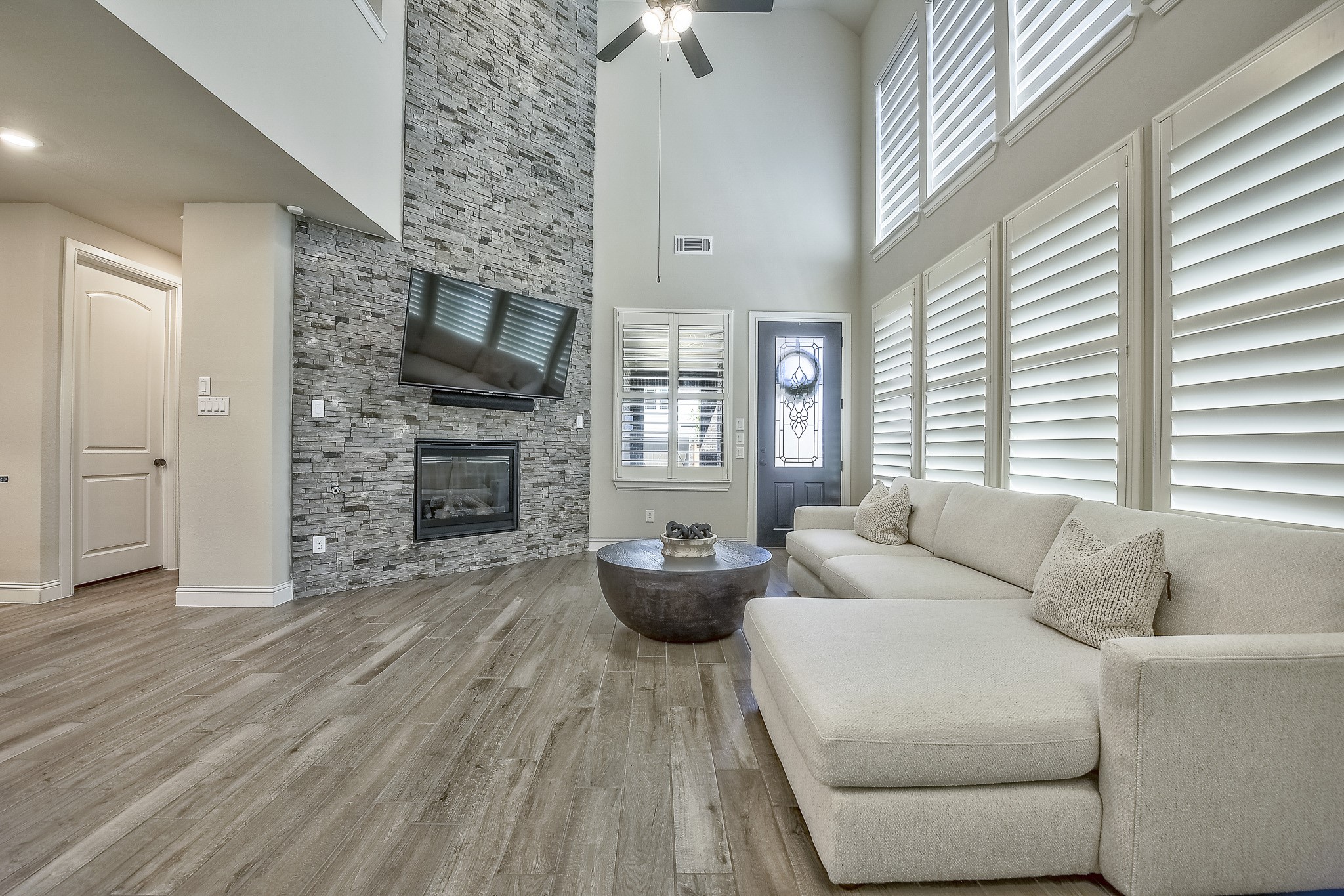1521 Pirene Alley