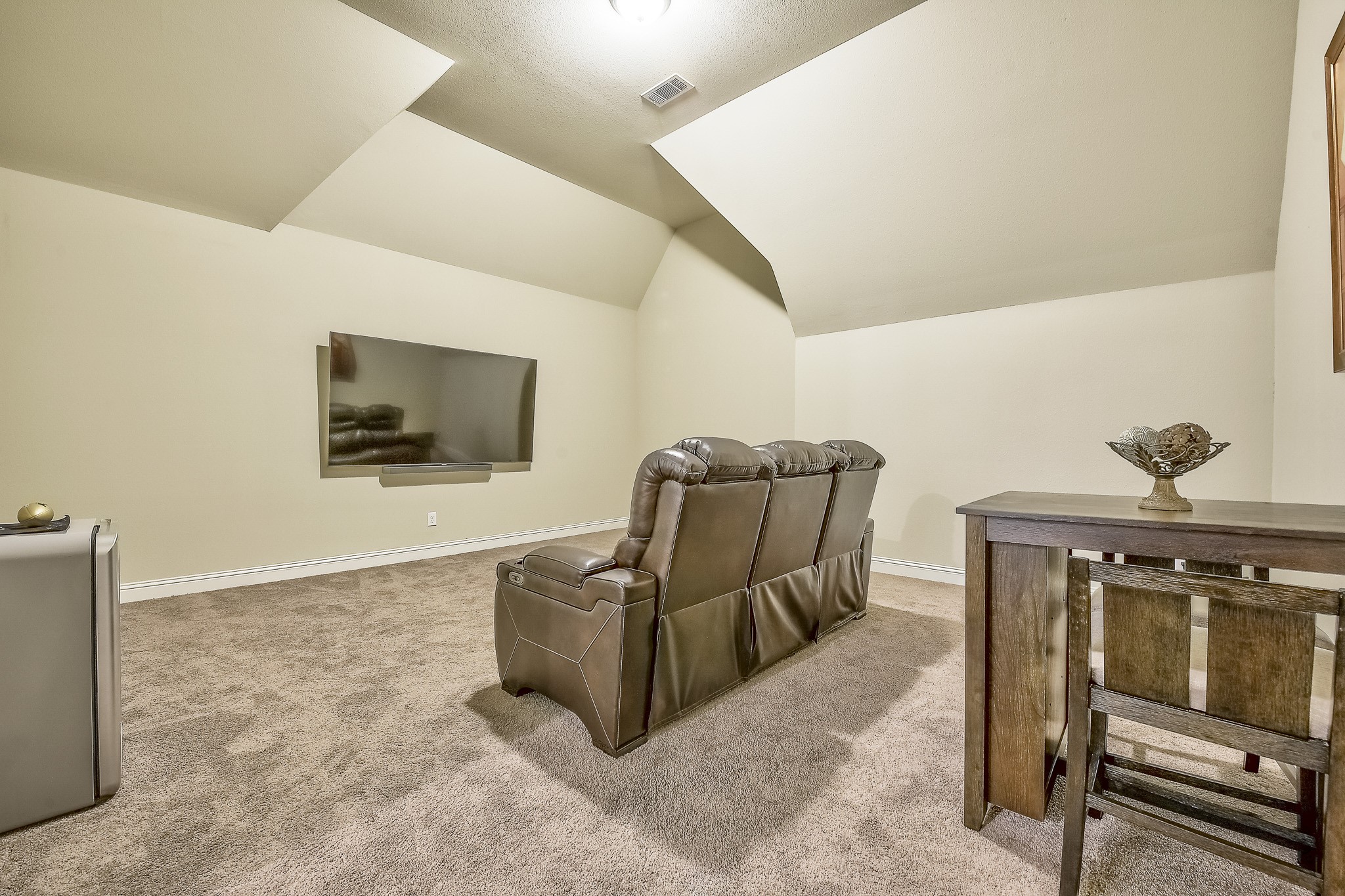 1521 Pirene Alley