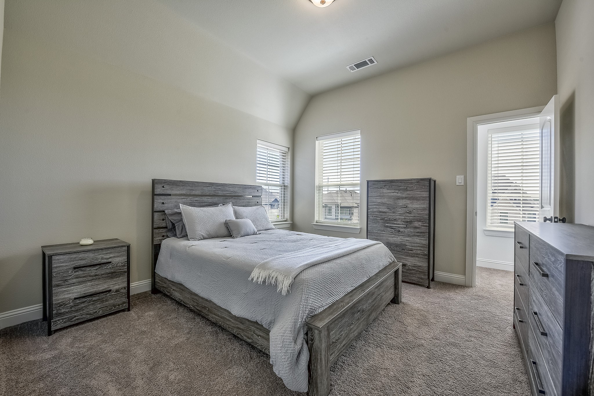 1521 Pirene Alley