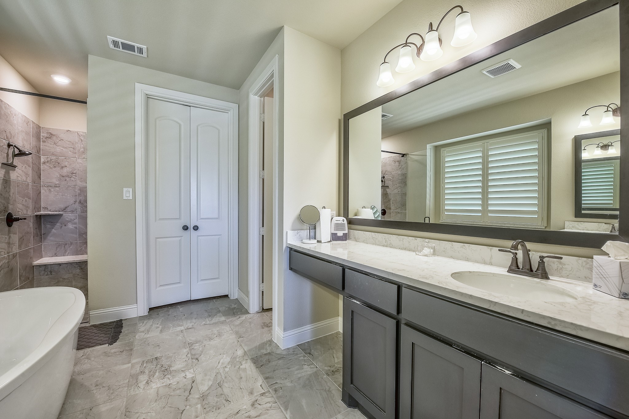 1521 Pirene Alley