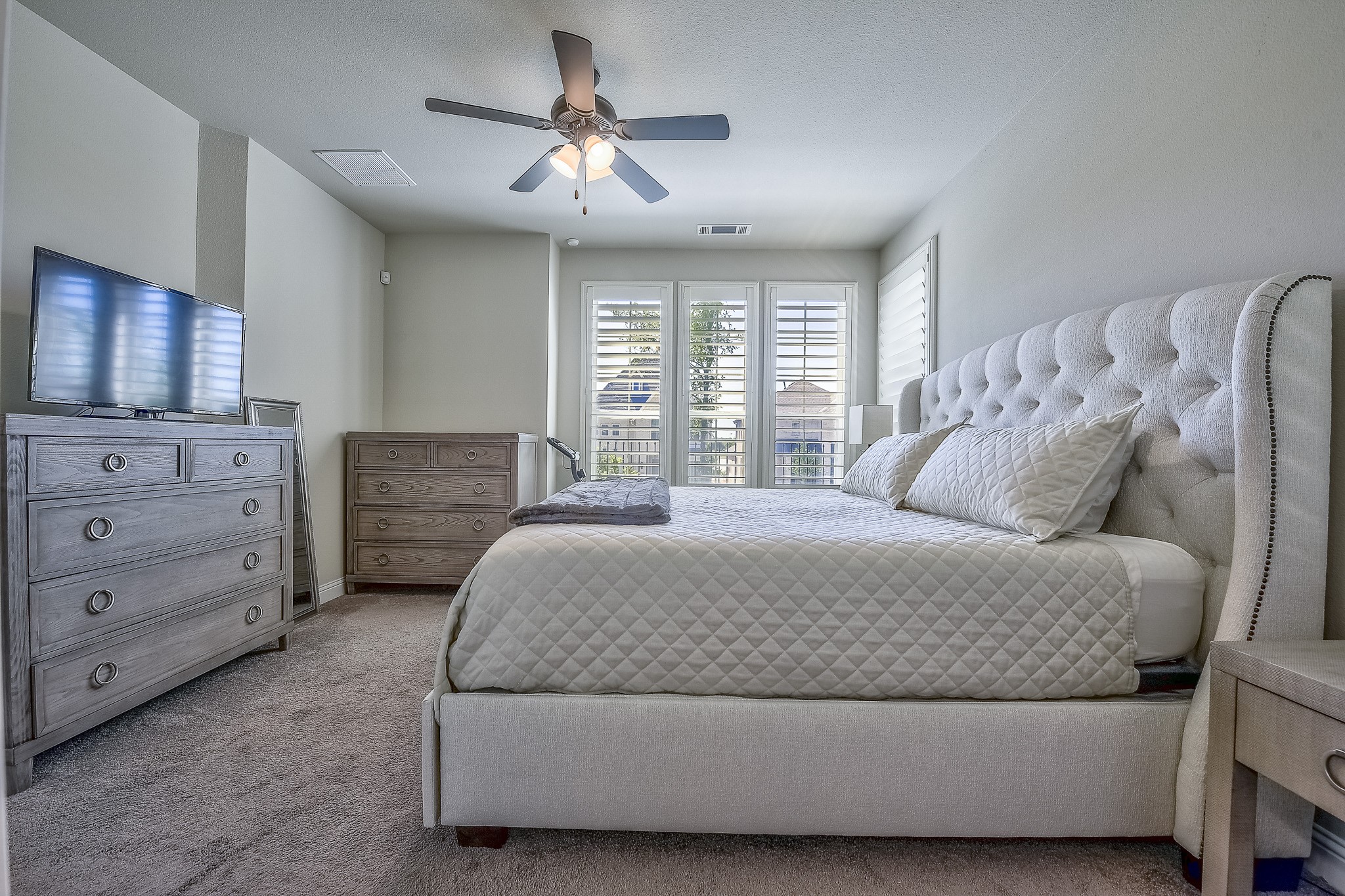 1521 Pirene Alley