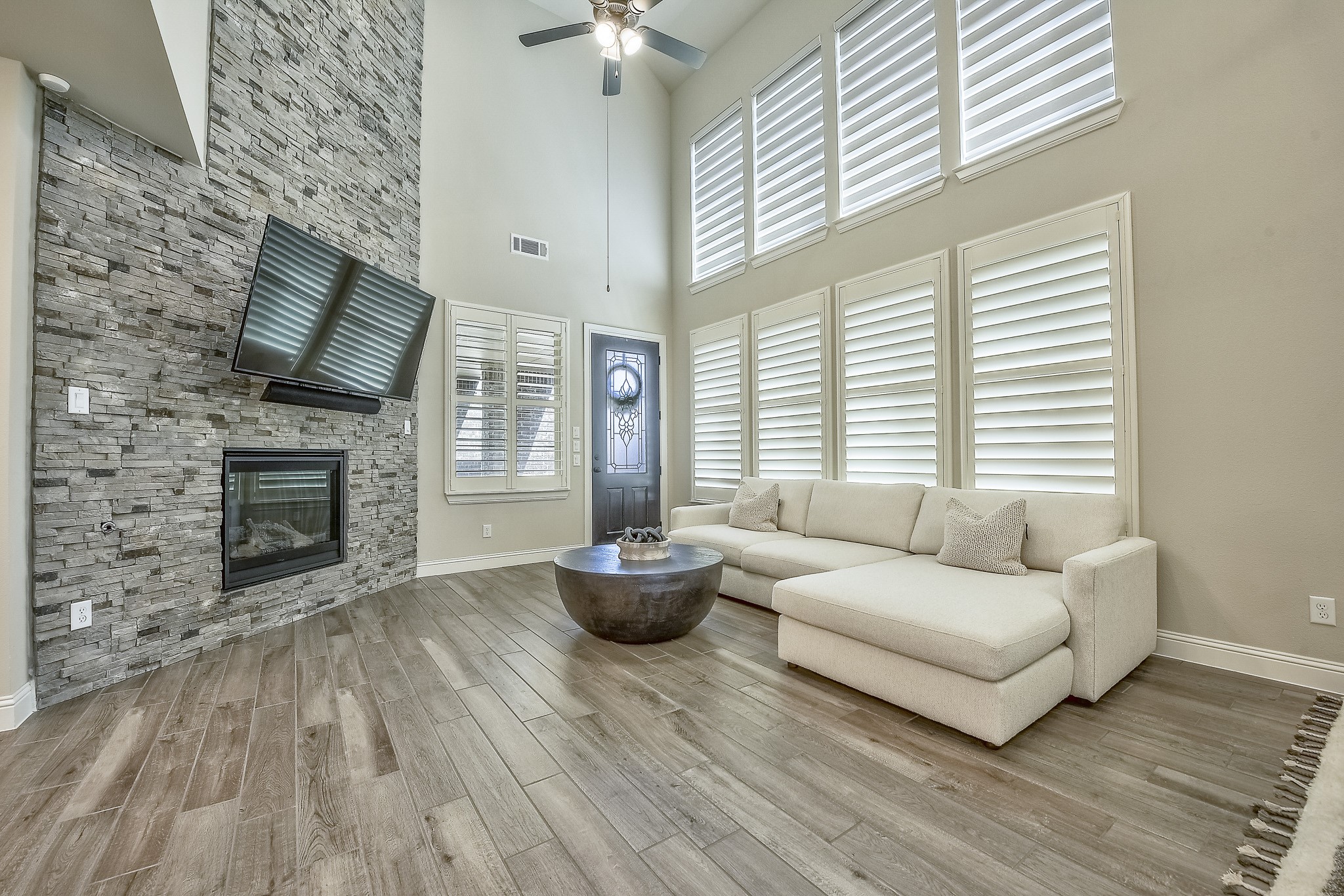 1521 Pirene Alley