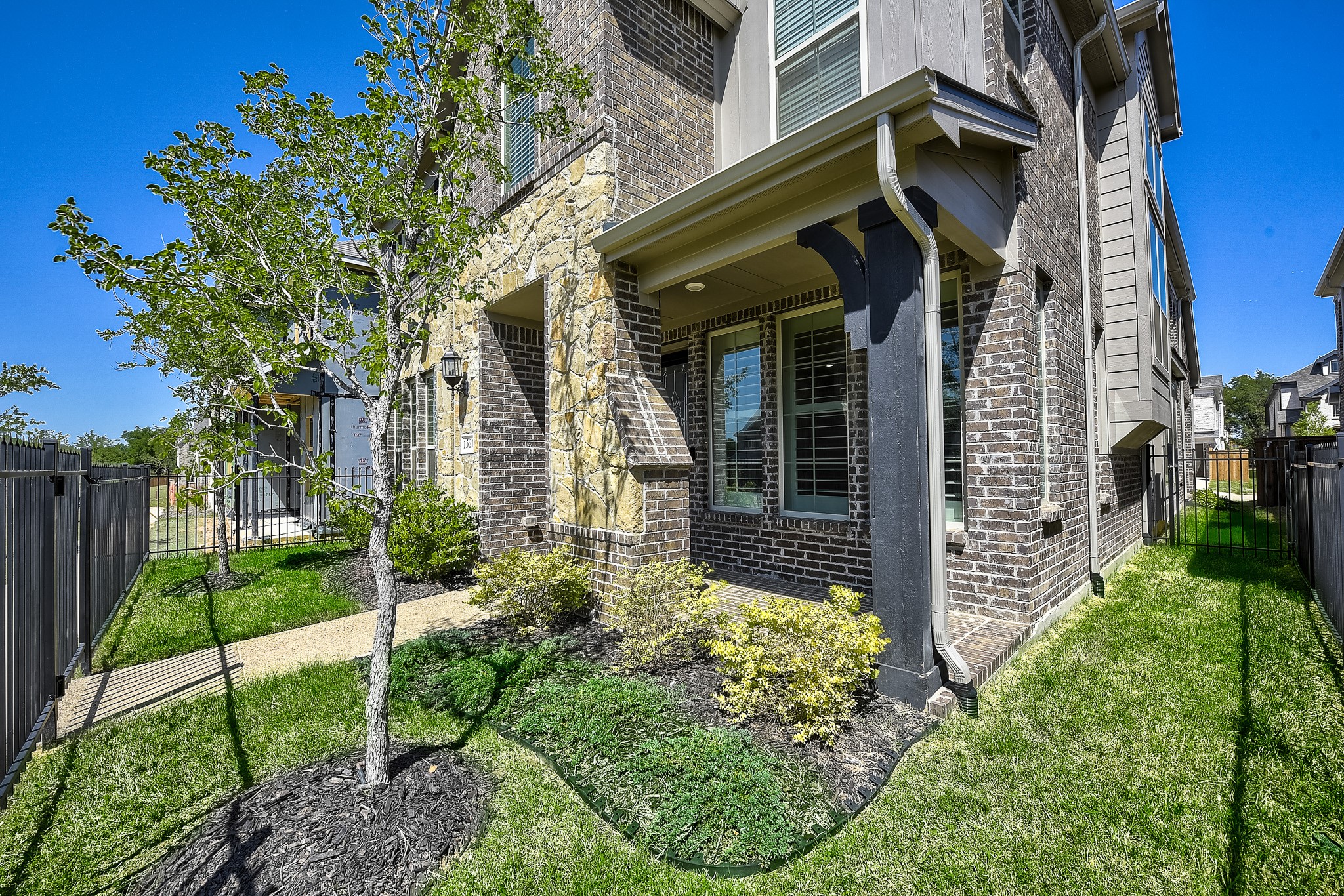 1521 Pirene Alley