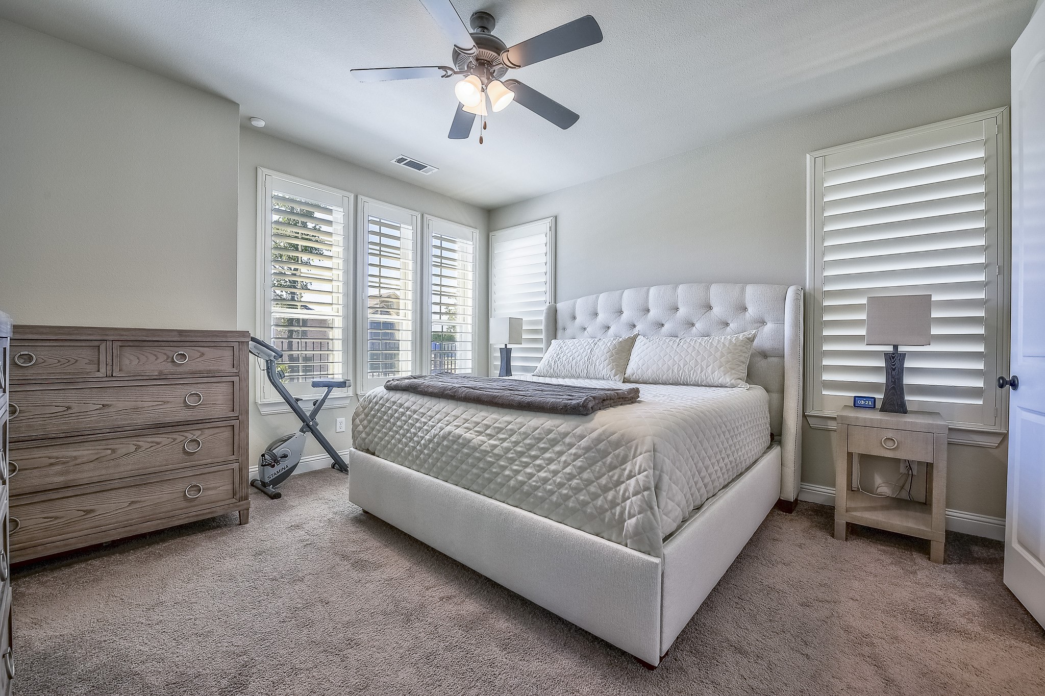 1521 Pirene Alley