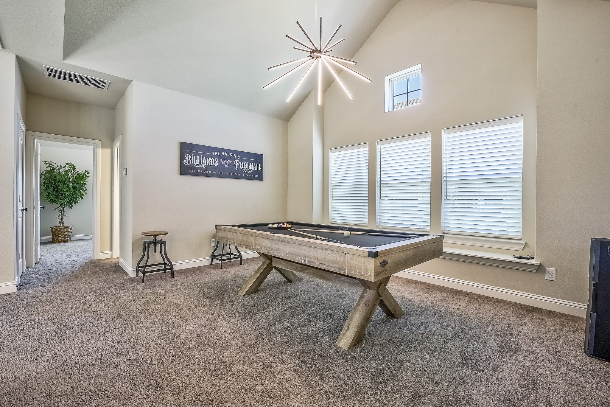 1521 Pirene Alley