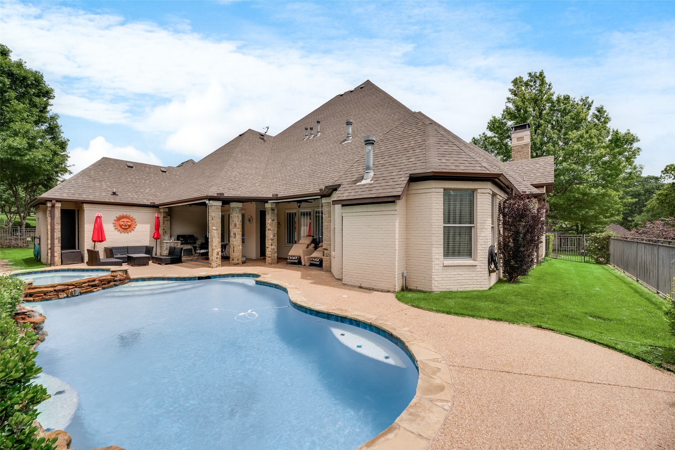 6710 Vines Court