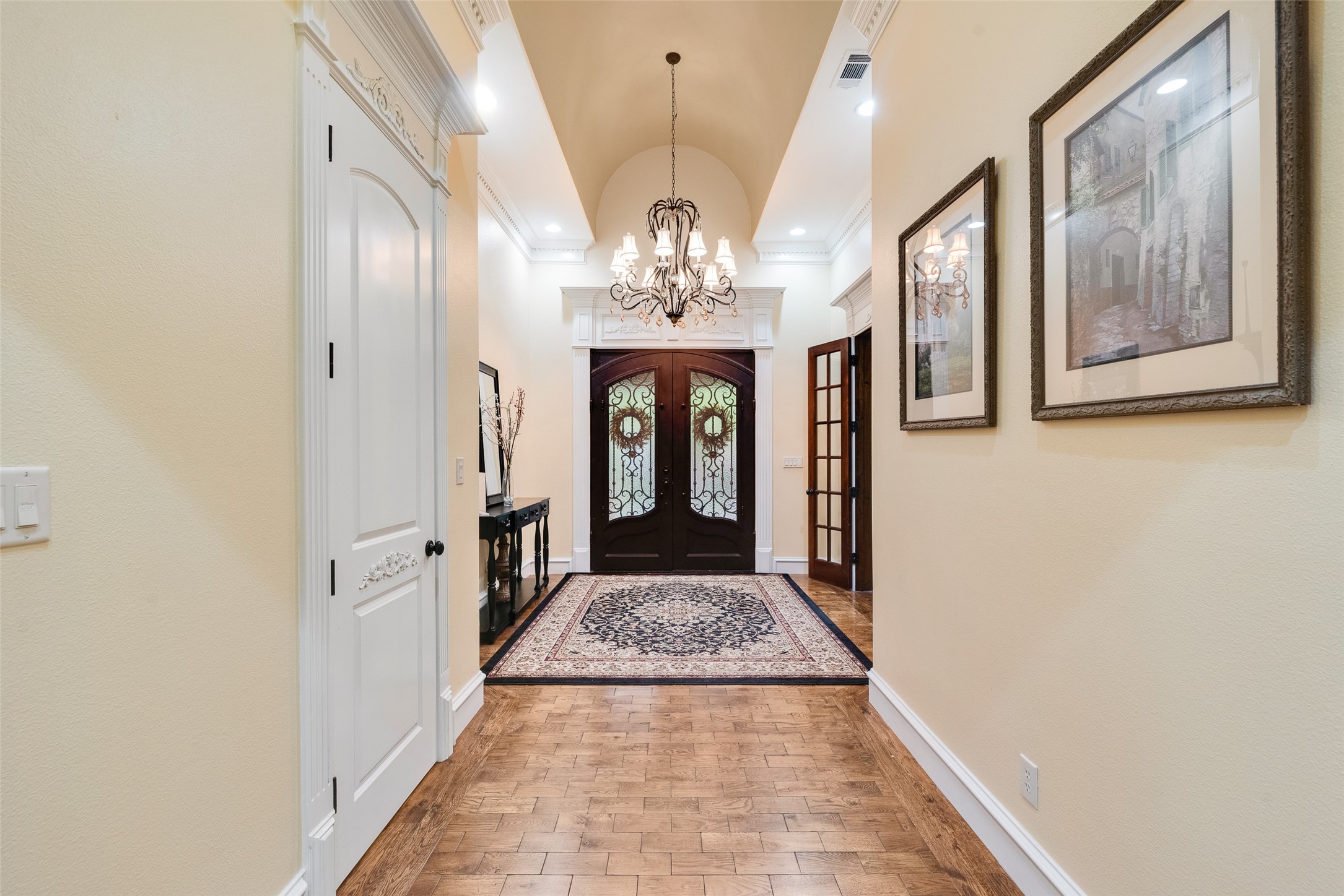 6710 Vines Court