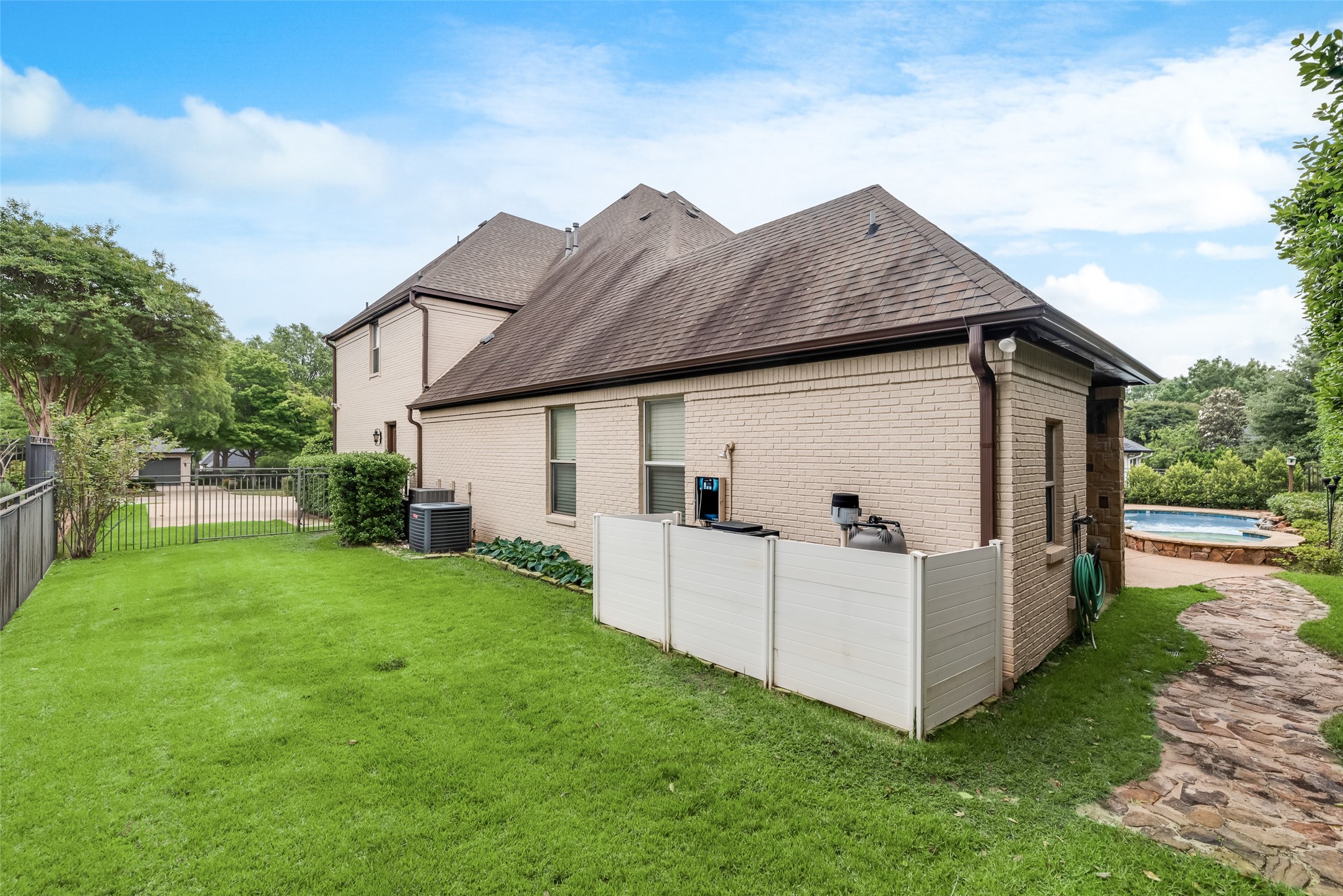 6710 Vines Court
