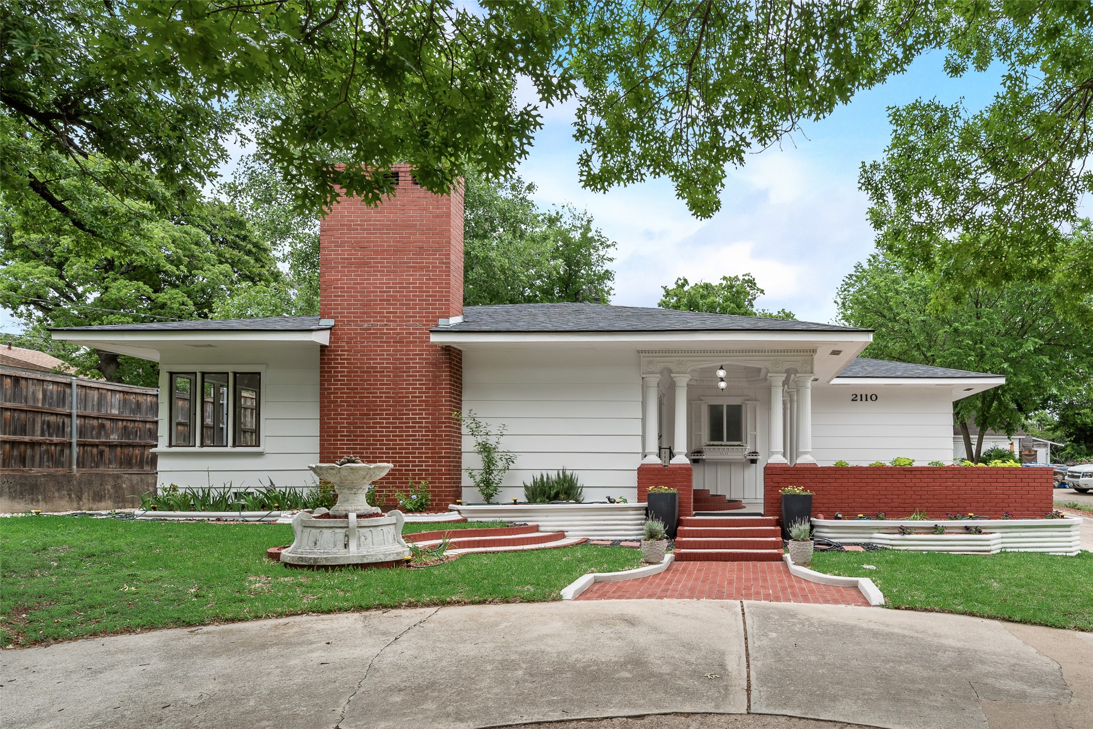 2110 N Locust Street