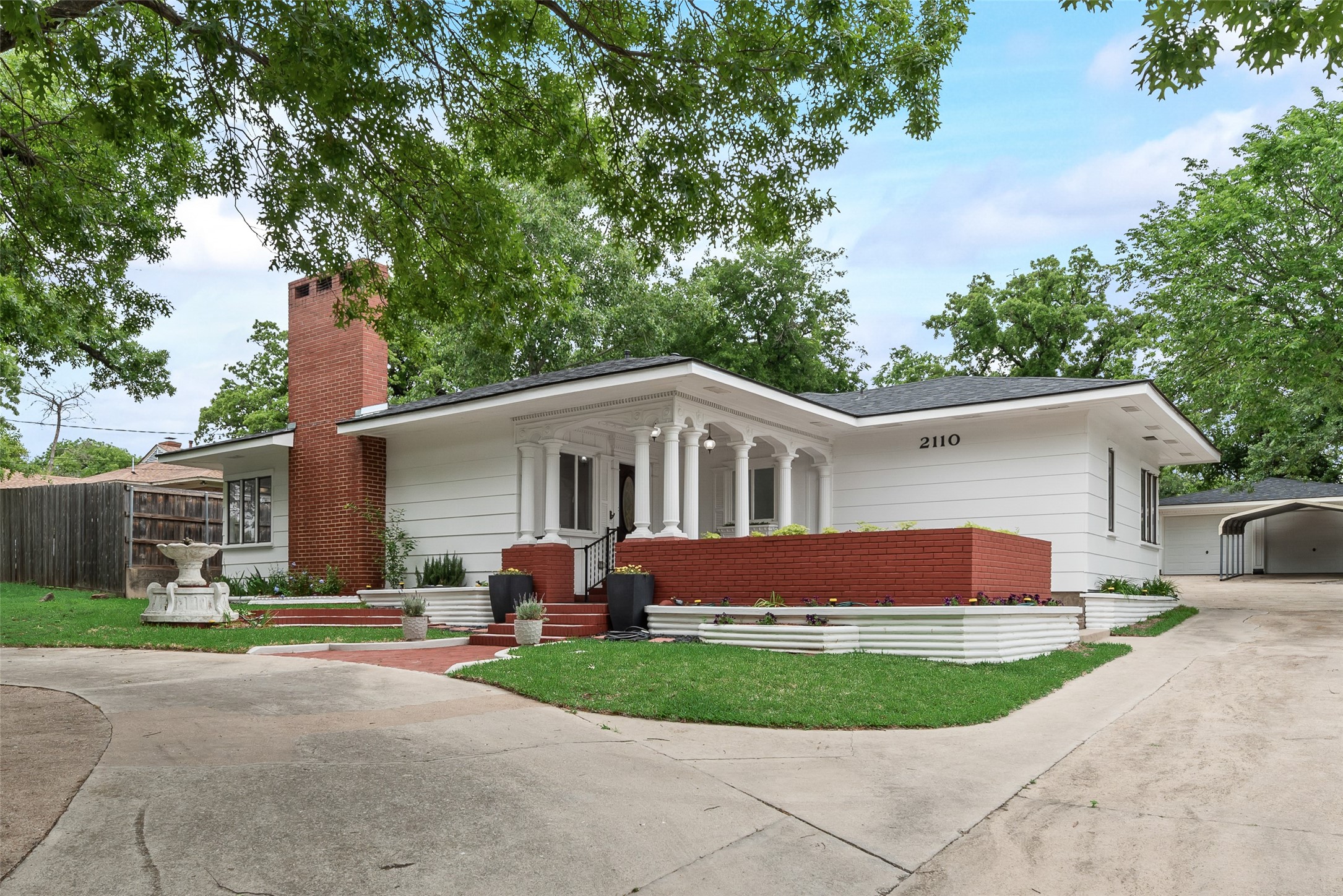 2110 N Locust Street